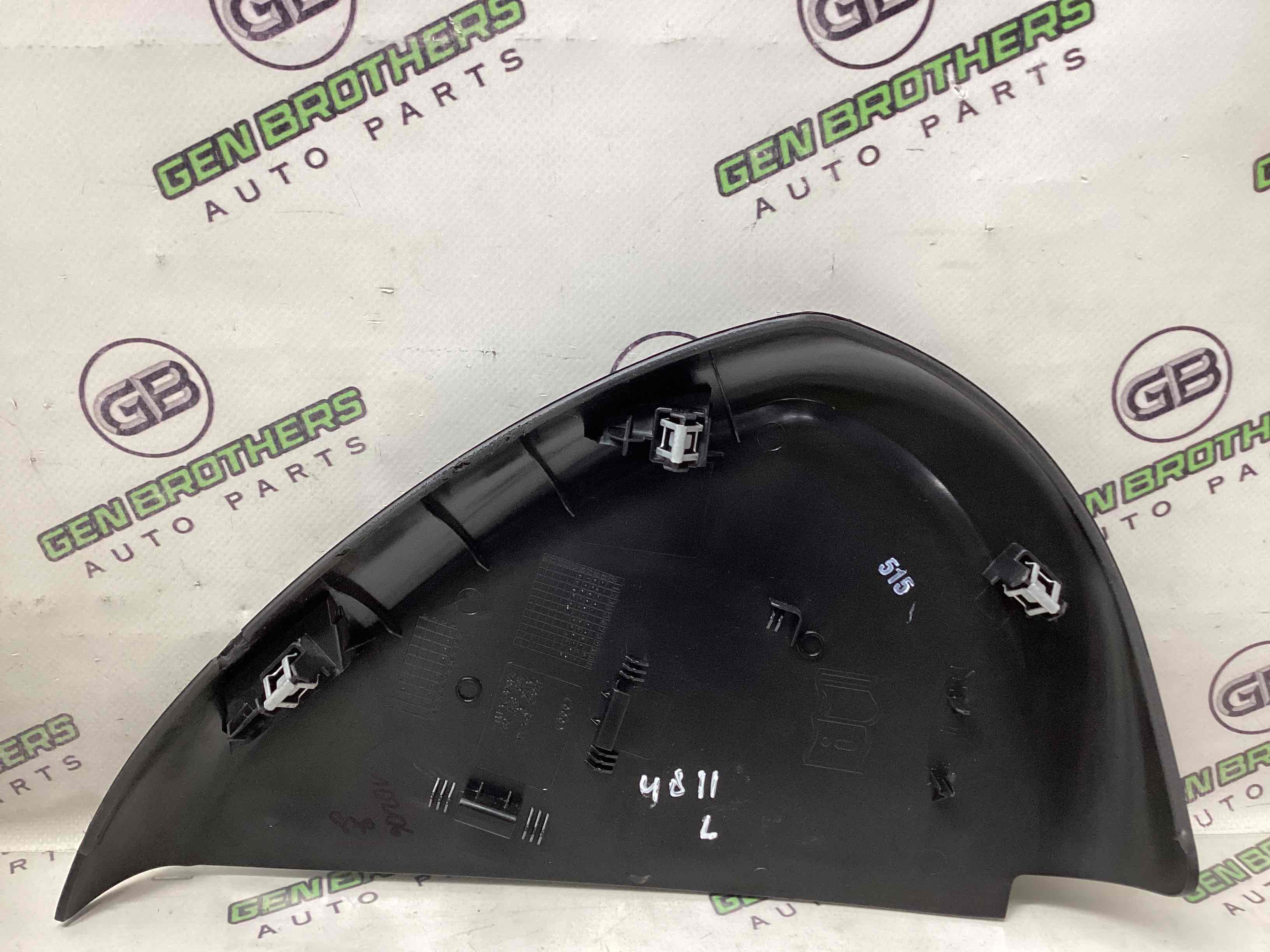 Обшивка панелі приладів торпедо