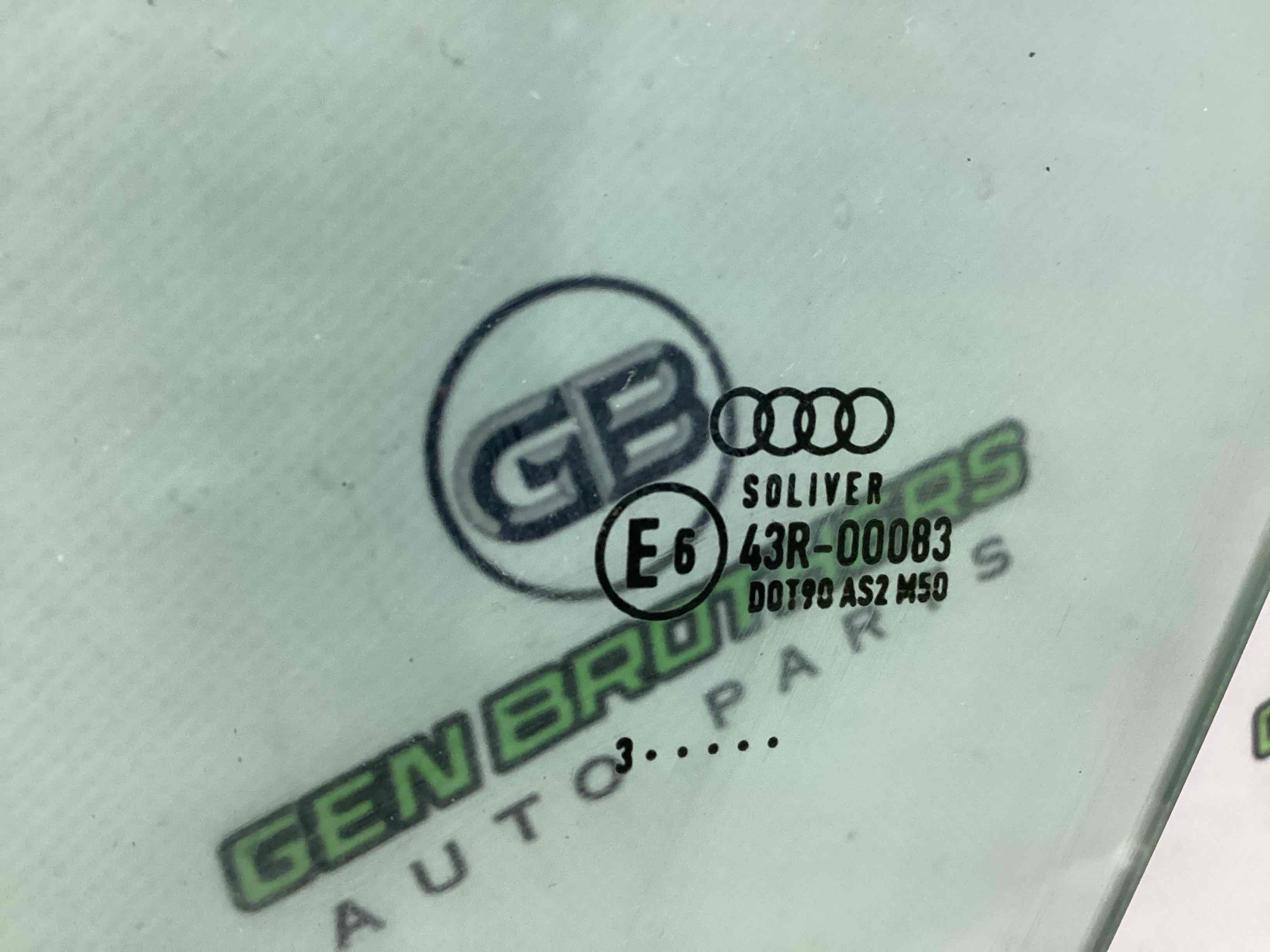 Скло переднє ліве