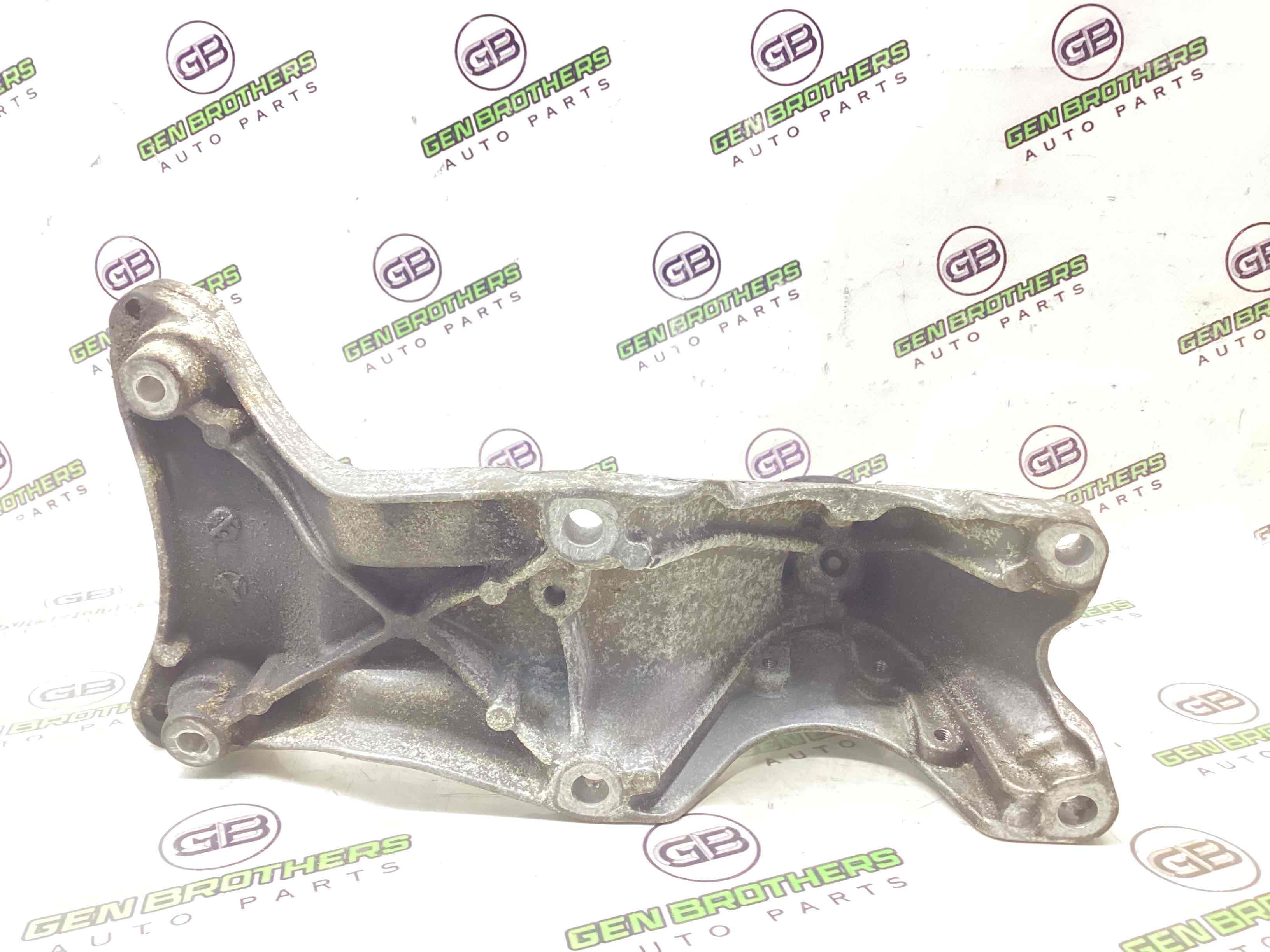 Кронштейн двигуна