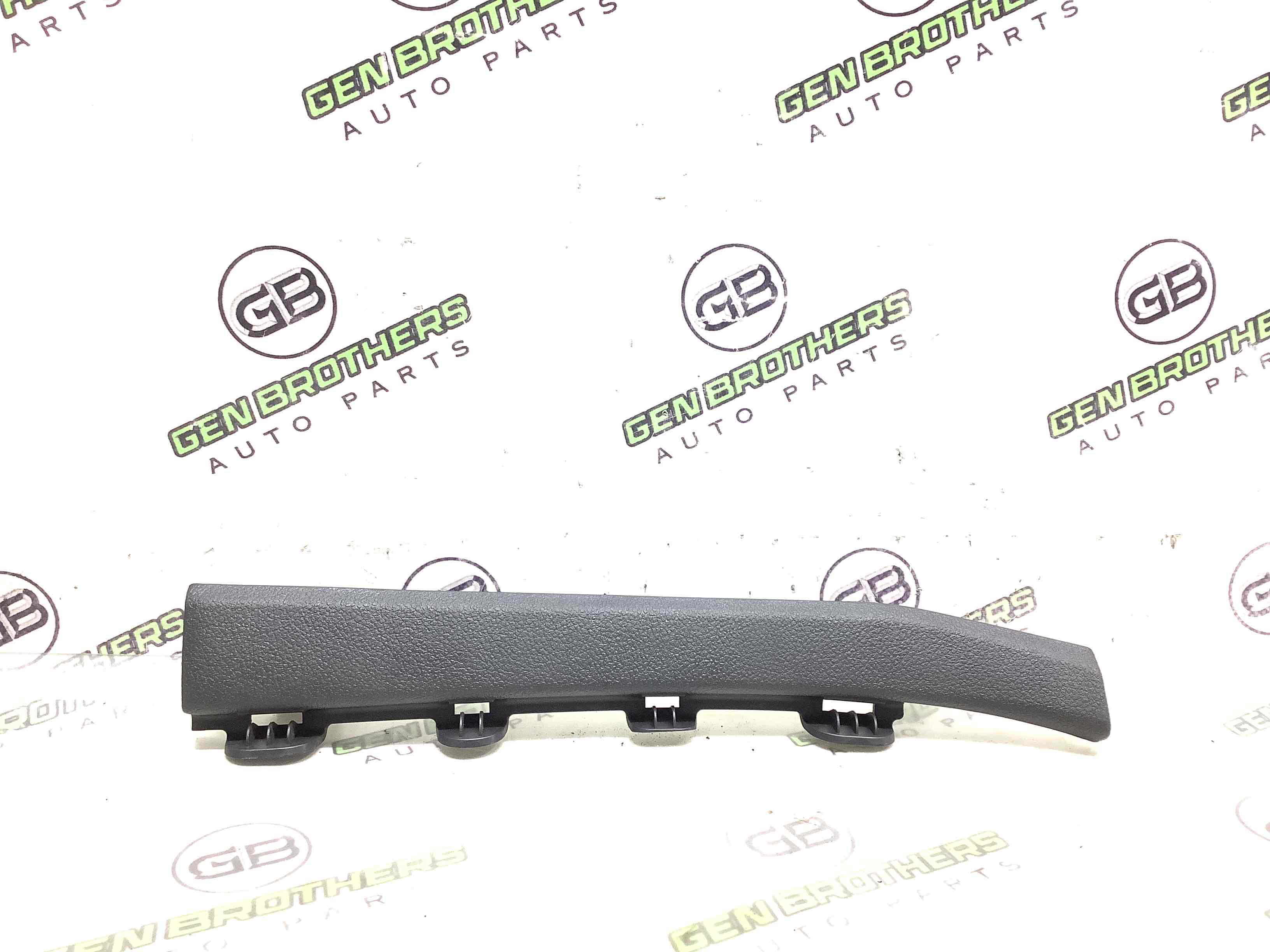 Обшивка передньої стійки ліва