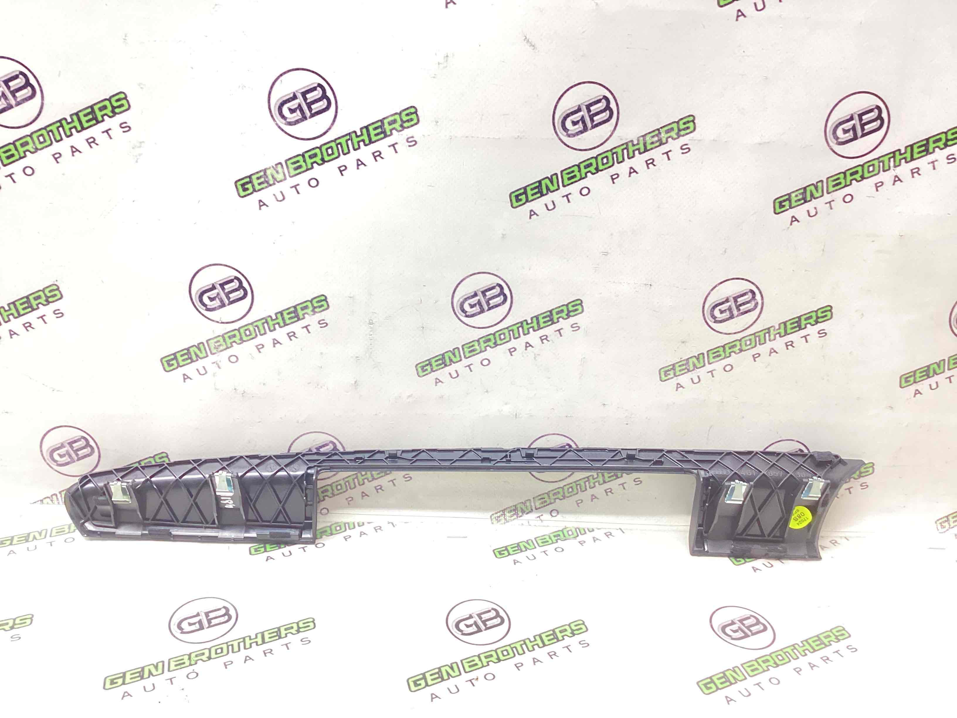 Обшивка панелі приладів торпедо