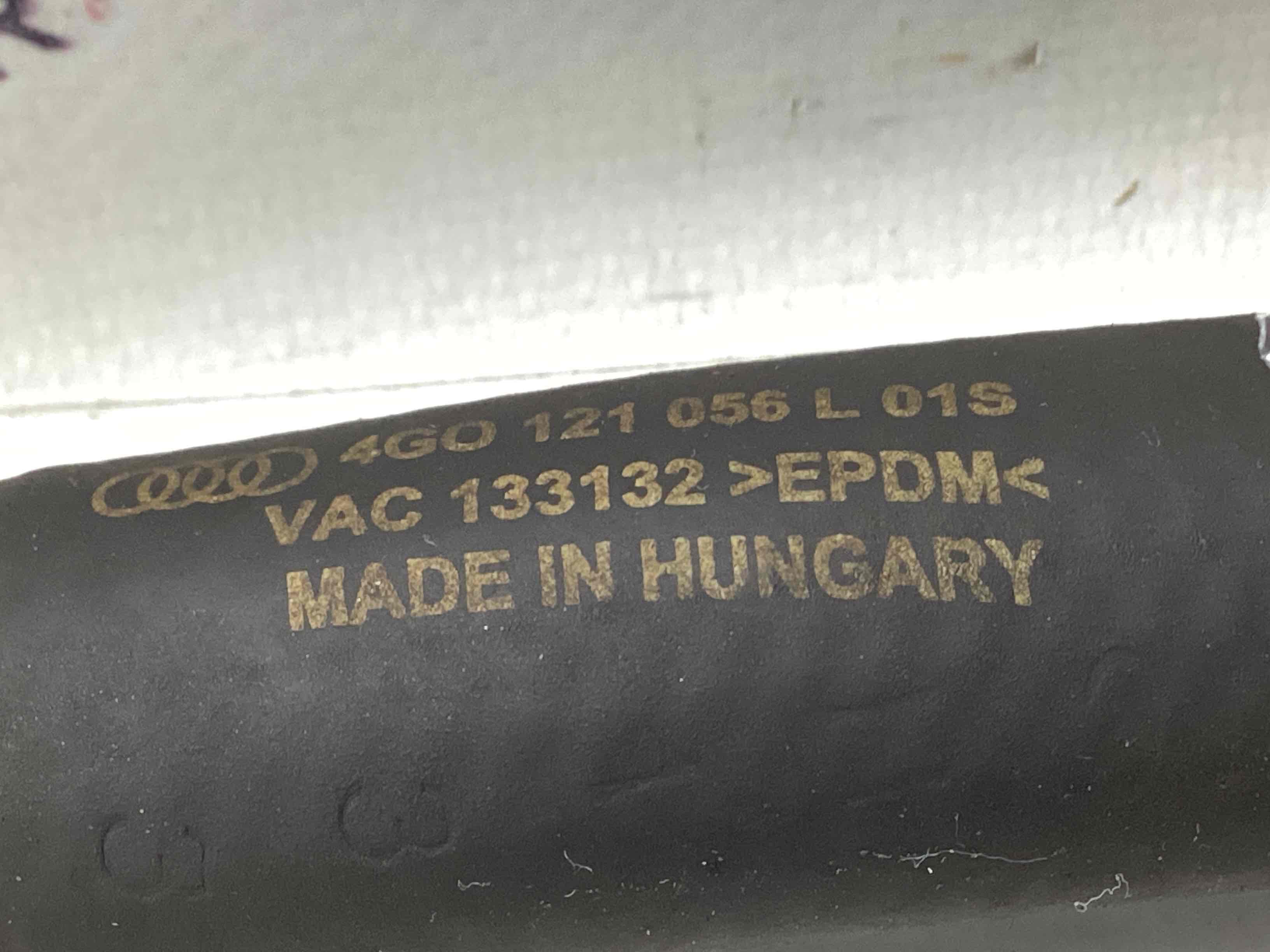 Патрубок трубопровід, шланг