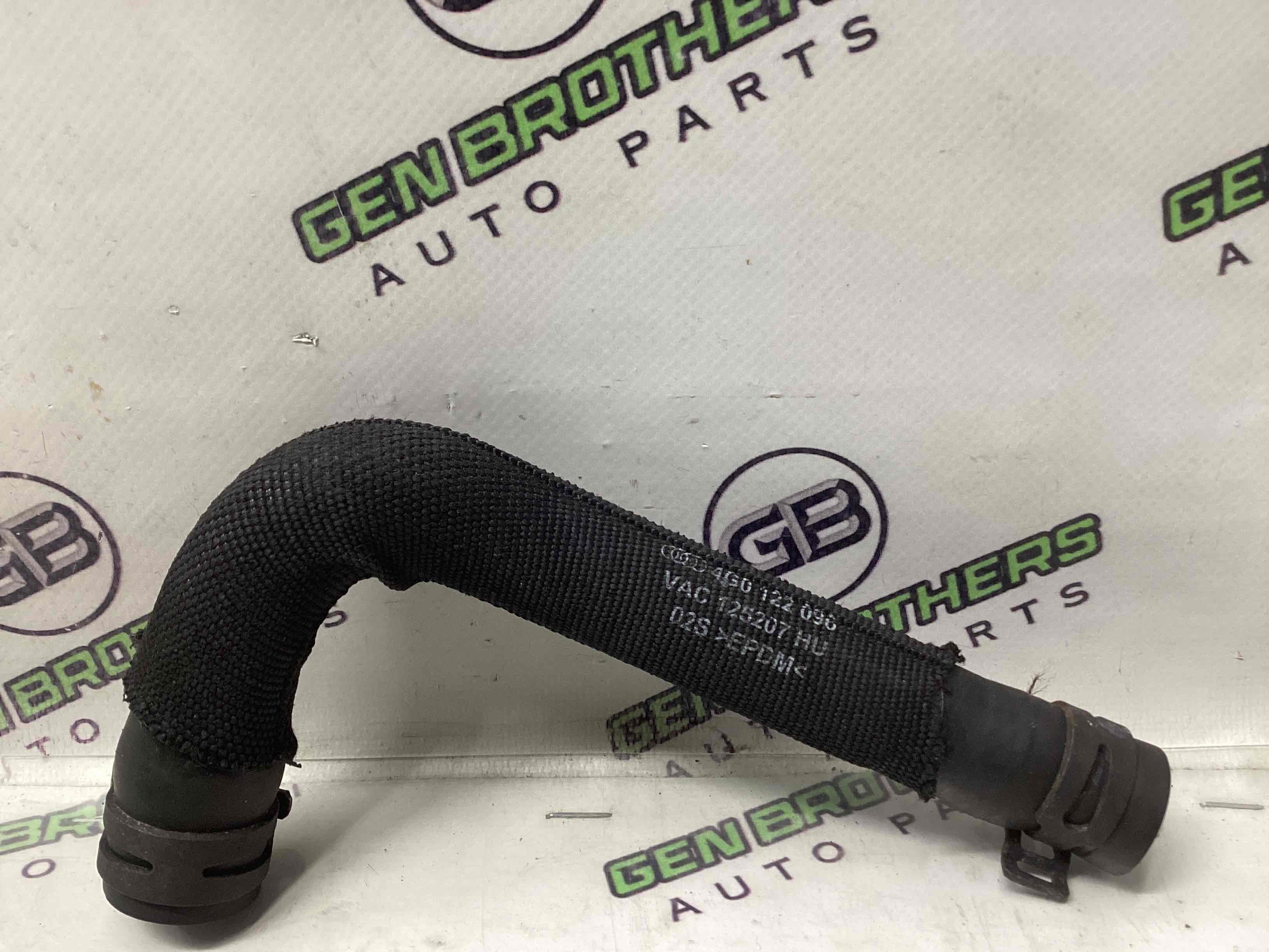 Патрубок трубопровід, шланг