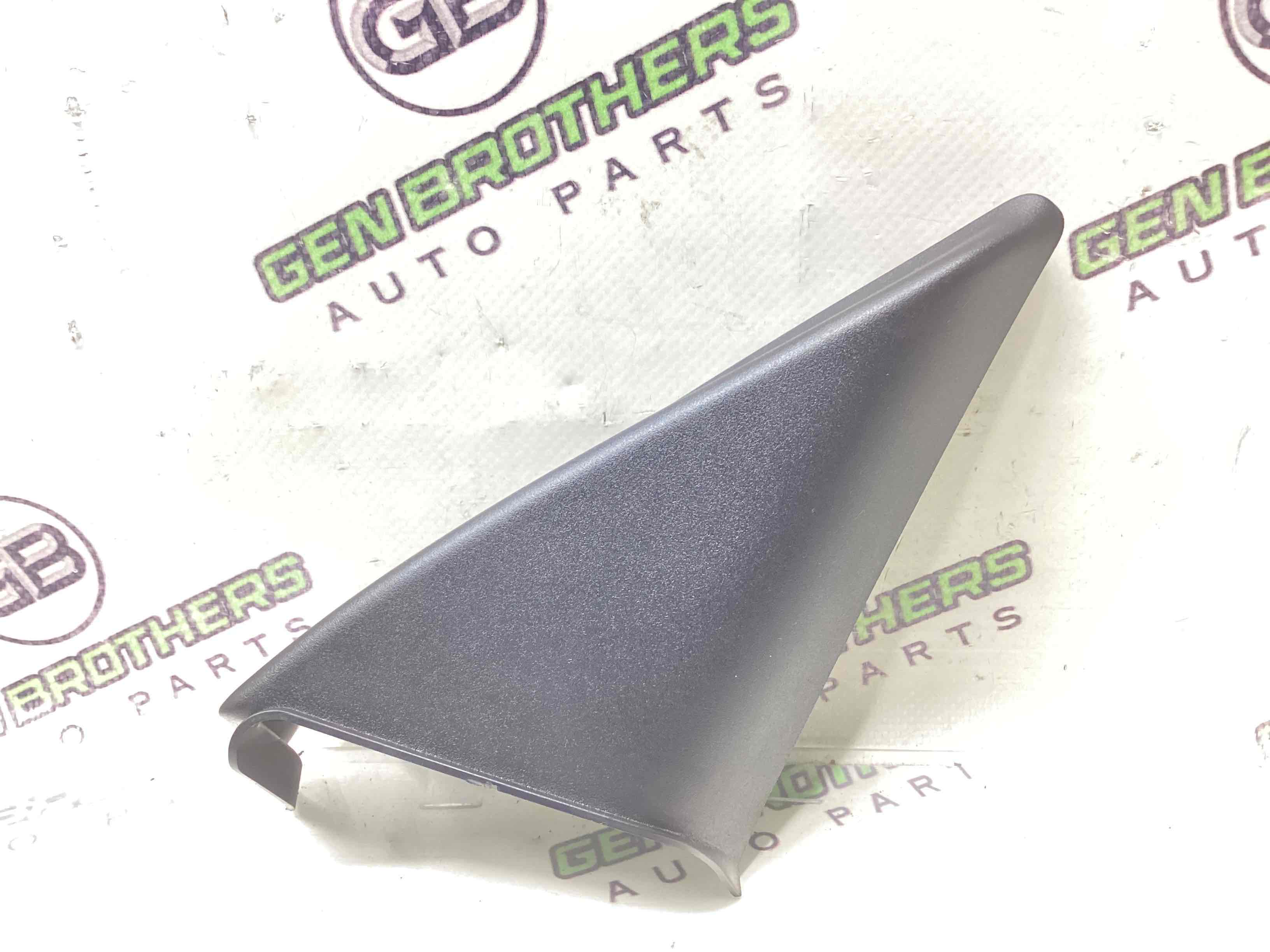 Корпус, накладка, кріплення правого дзеркала