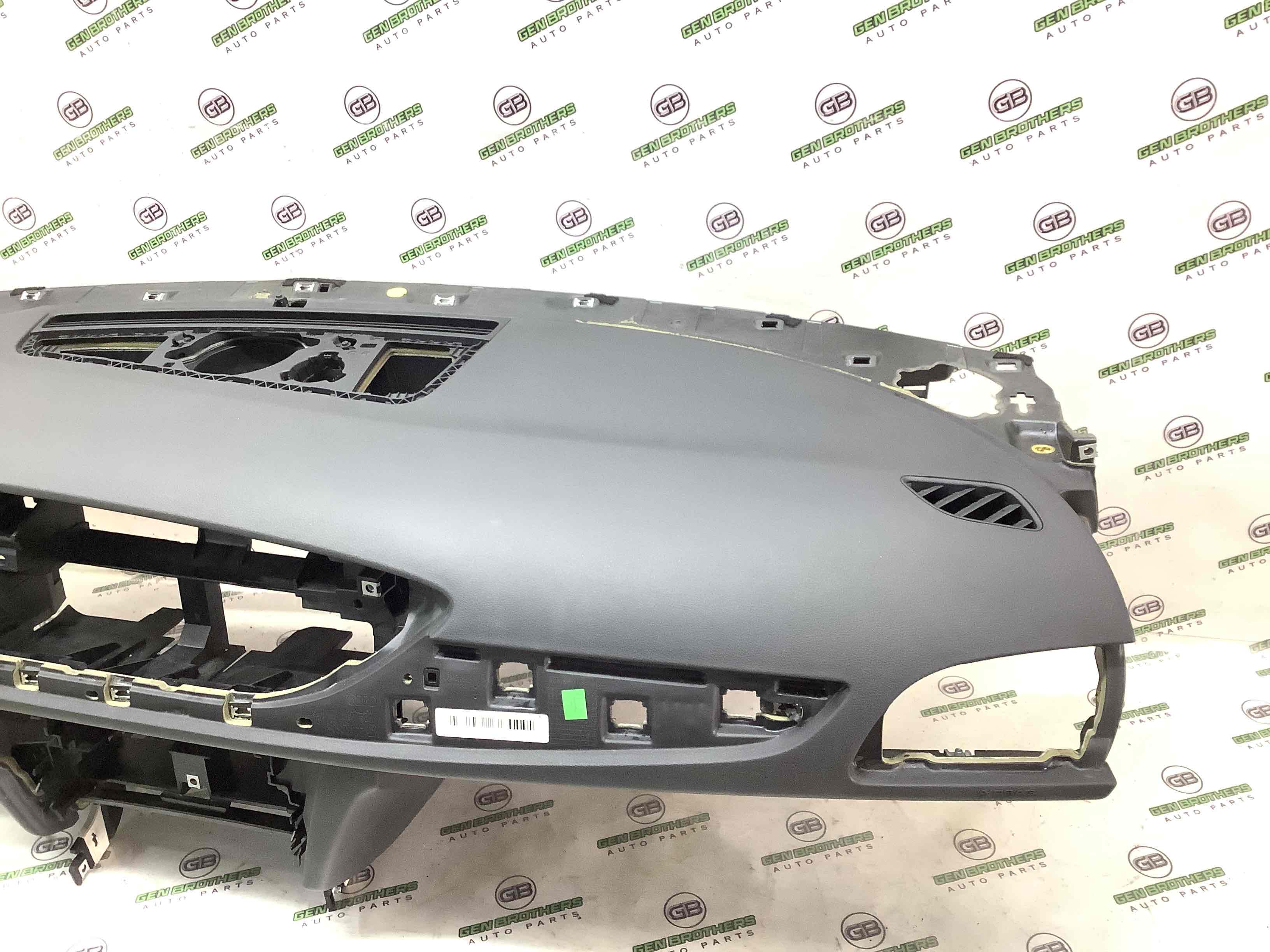 Панель передняя салона торпедо