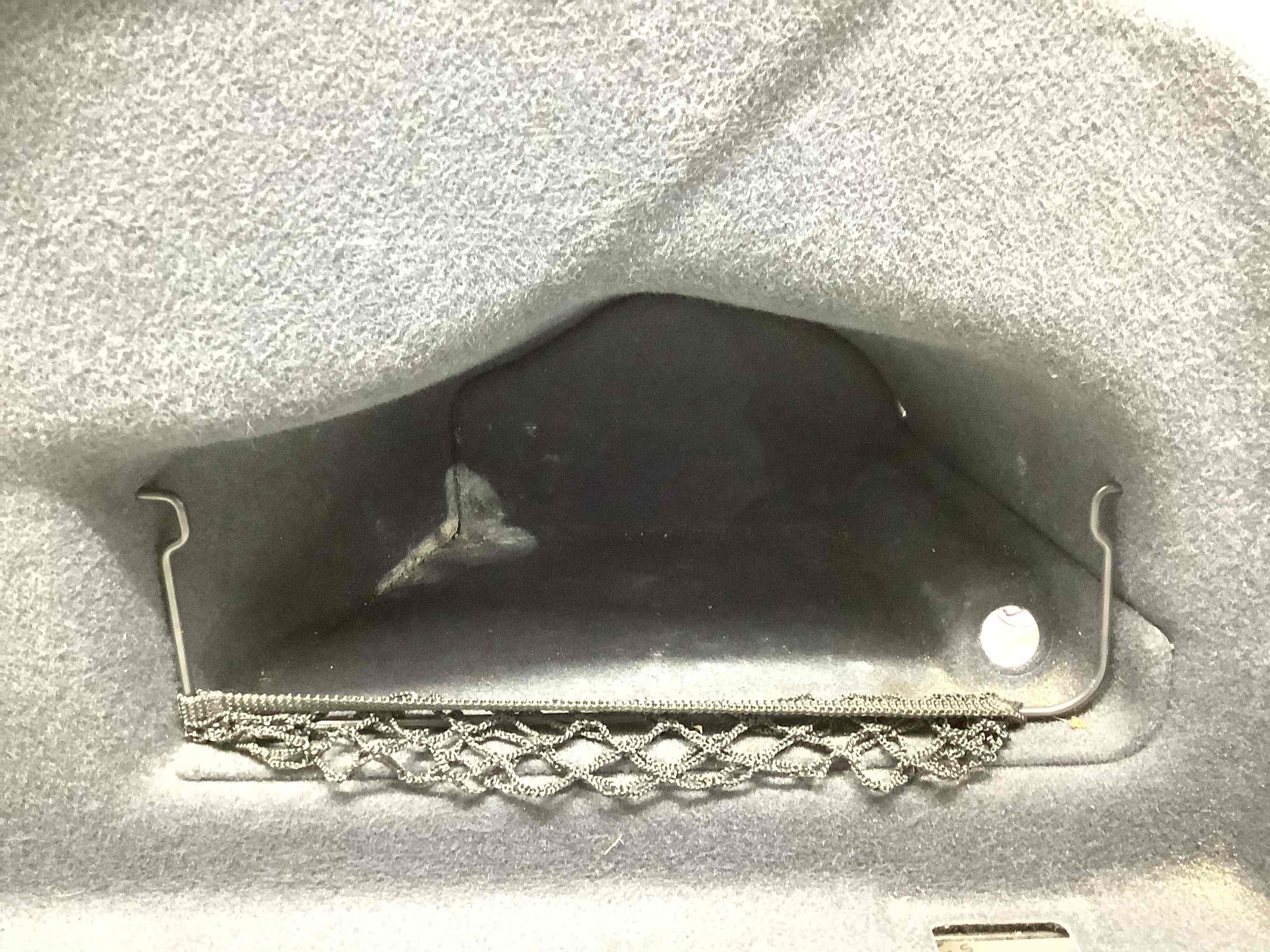 Елементи оздоблення багажника