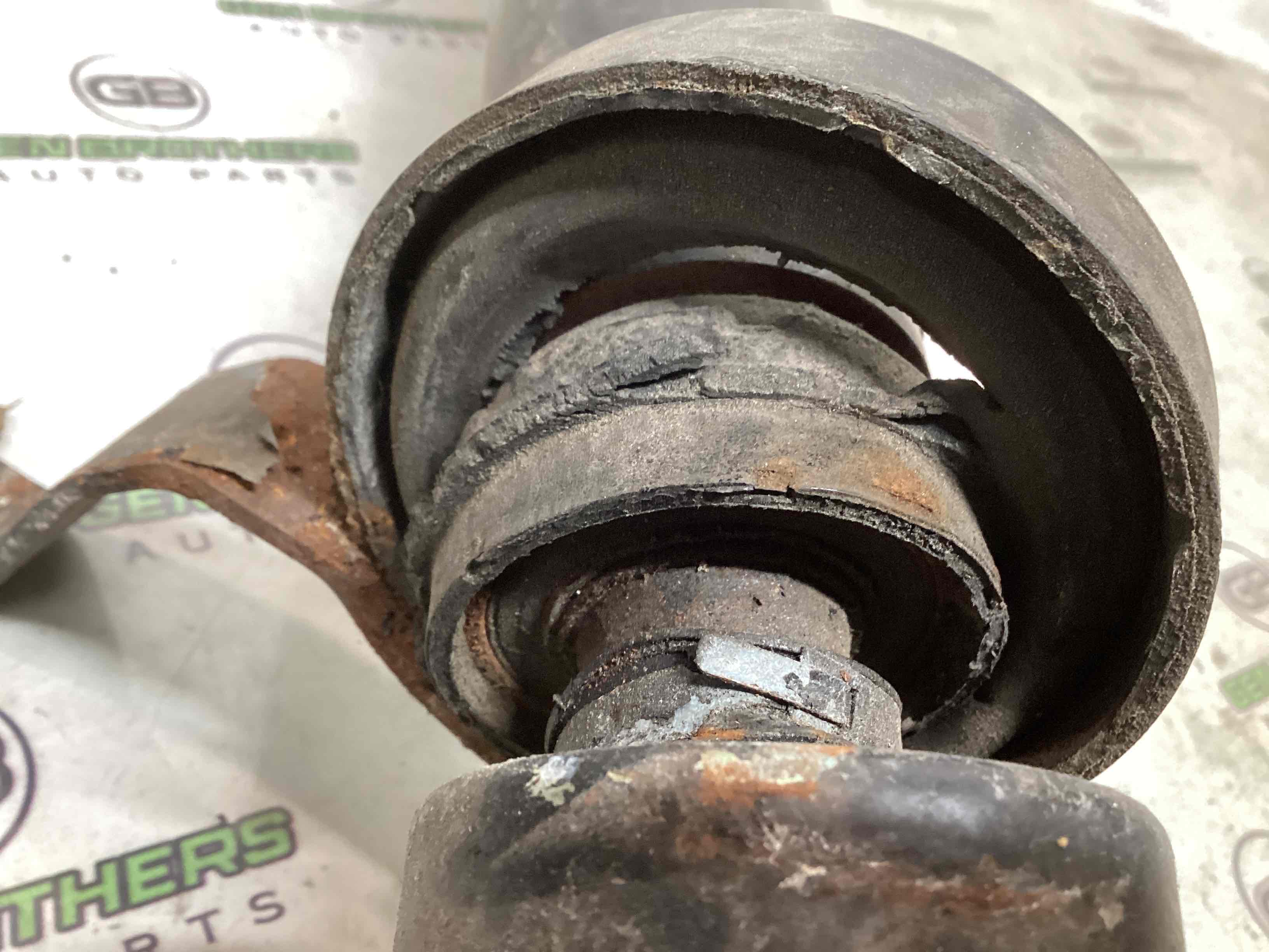 Карданний вал