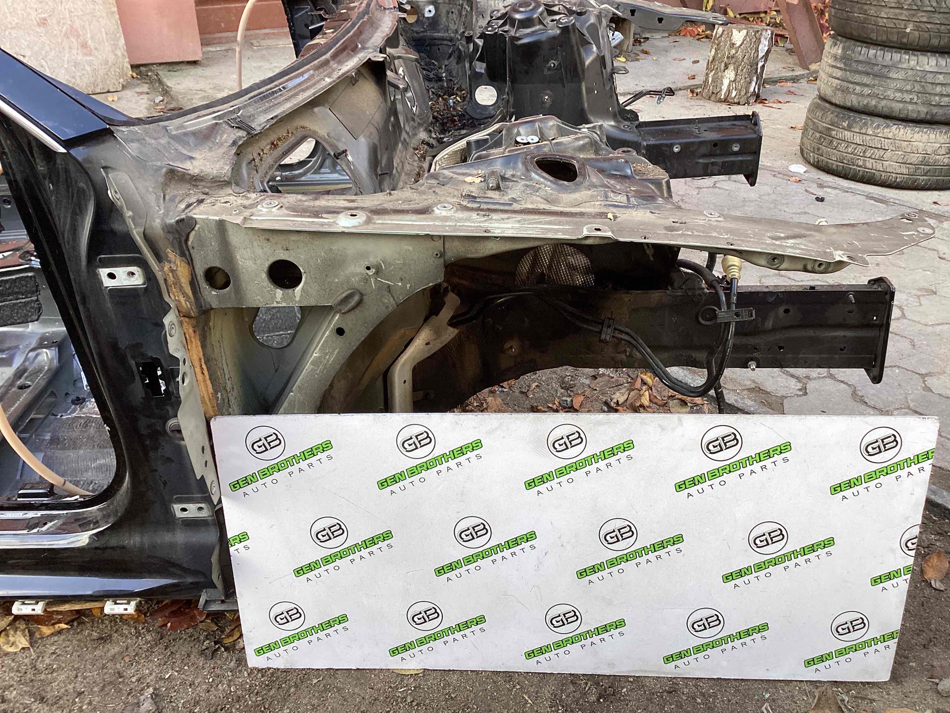 Чверть передня права