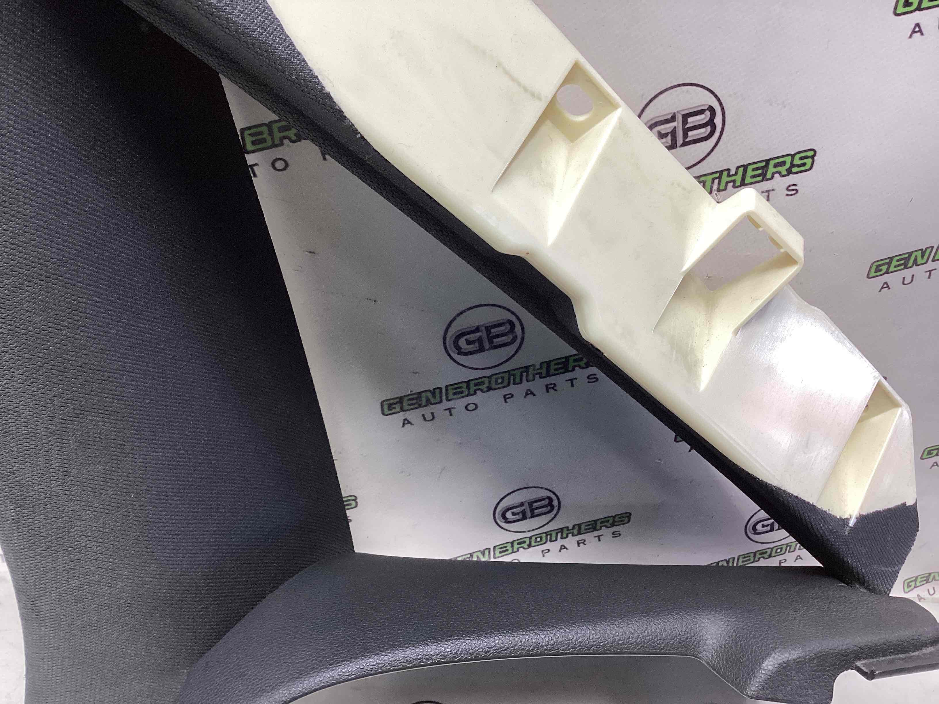 Обшивка задней стойки правая