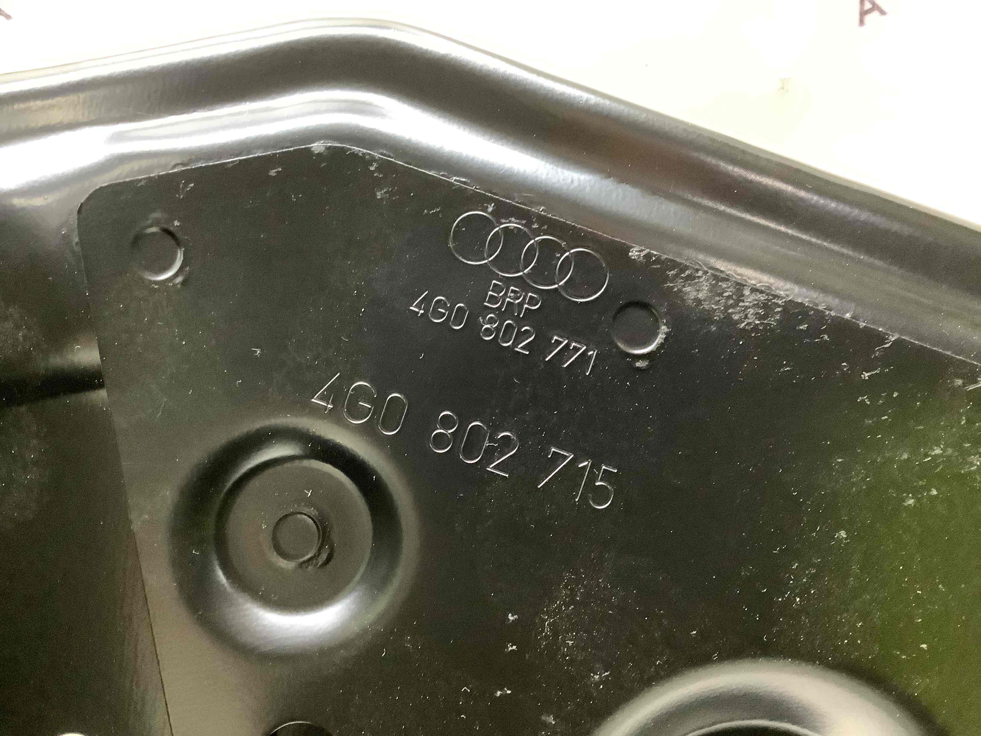 Колесо запасное, держатель, кронштейн, обшивка