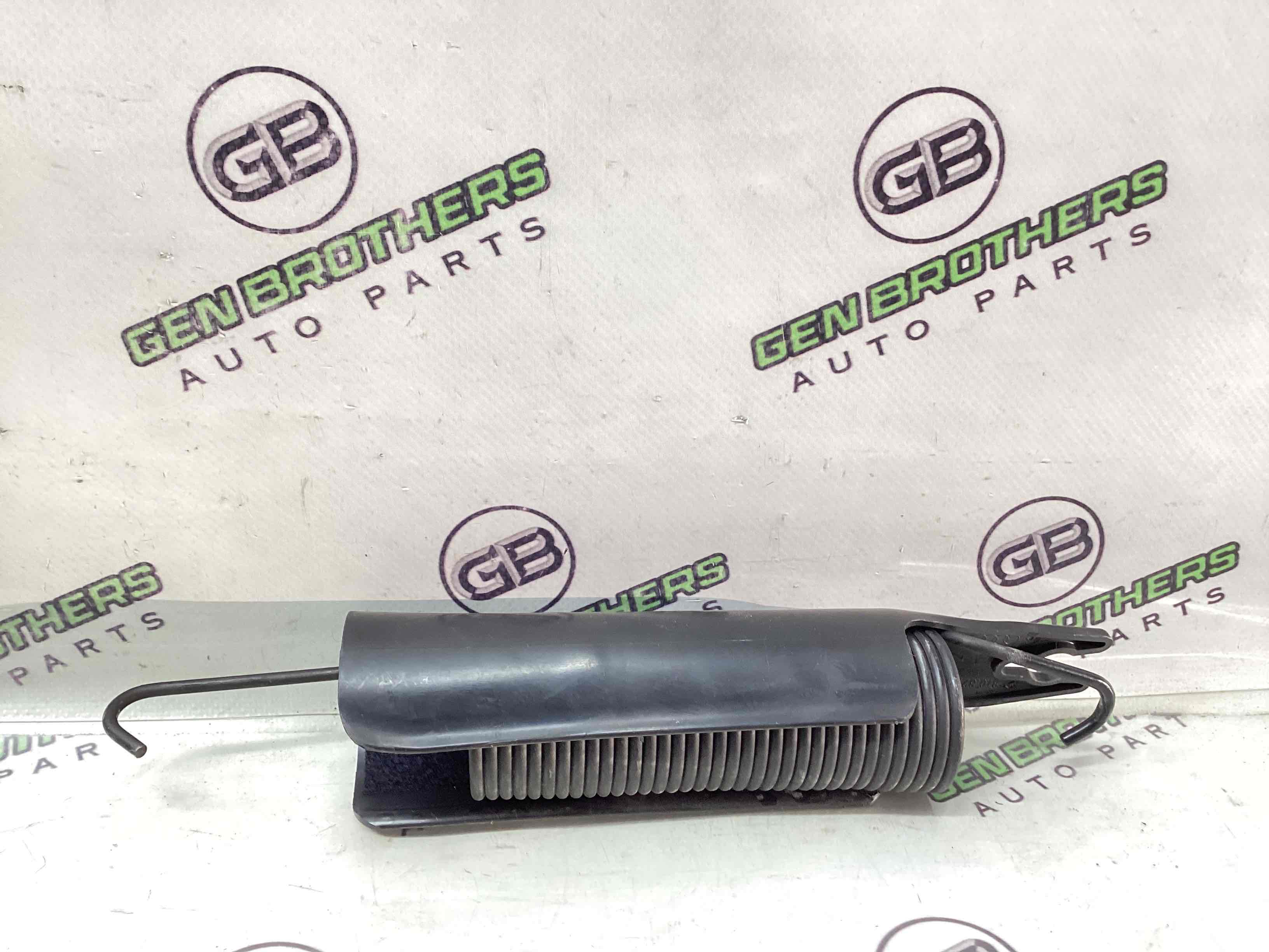 Елементи оздоблення багажника