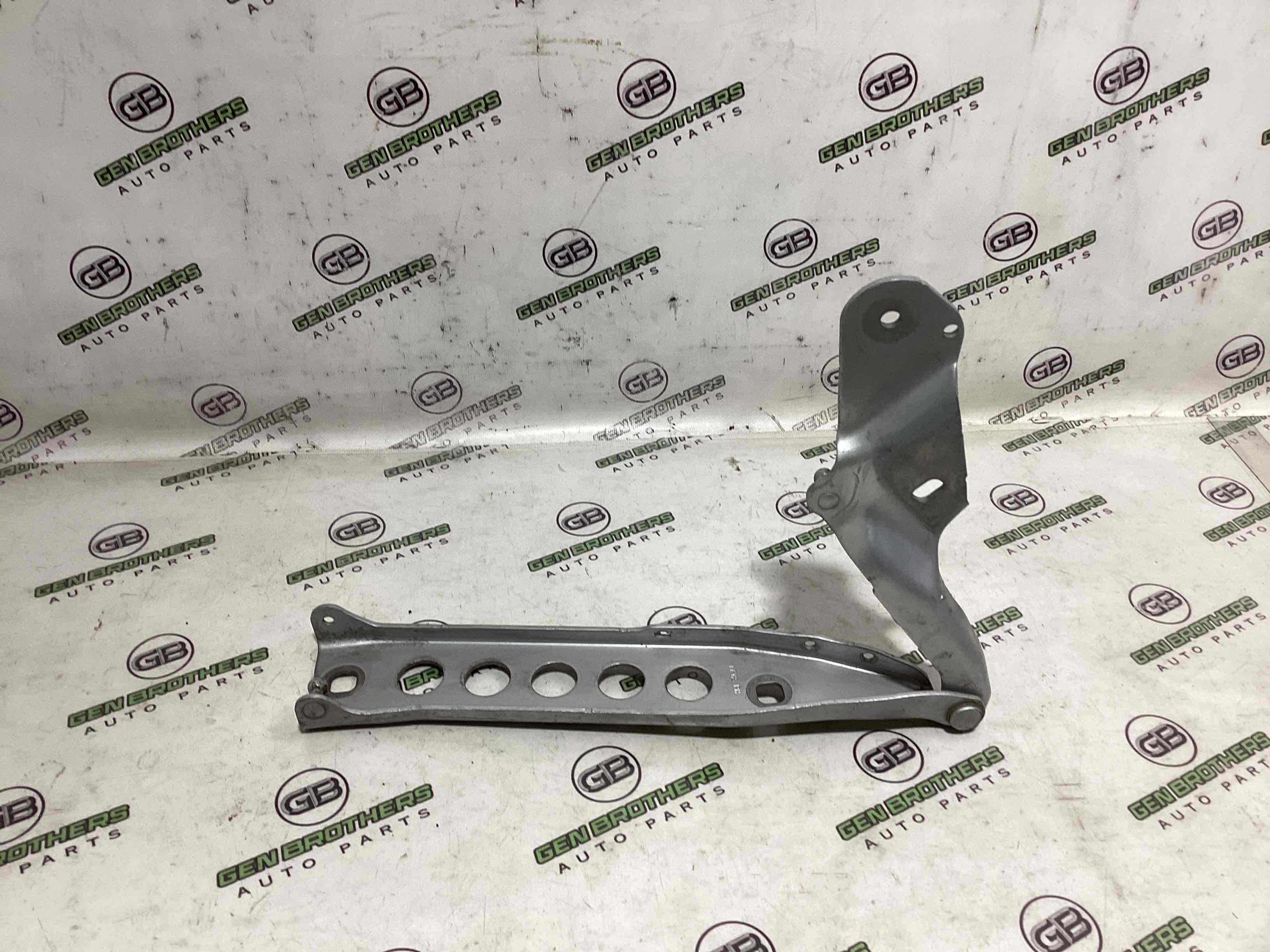 Петля капота, кронштейн капота