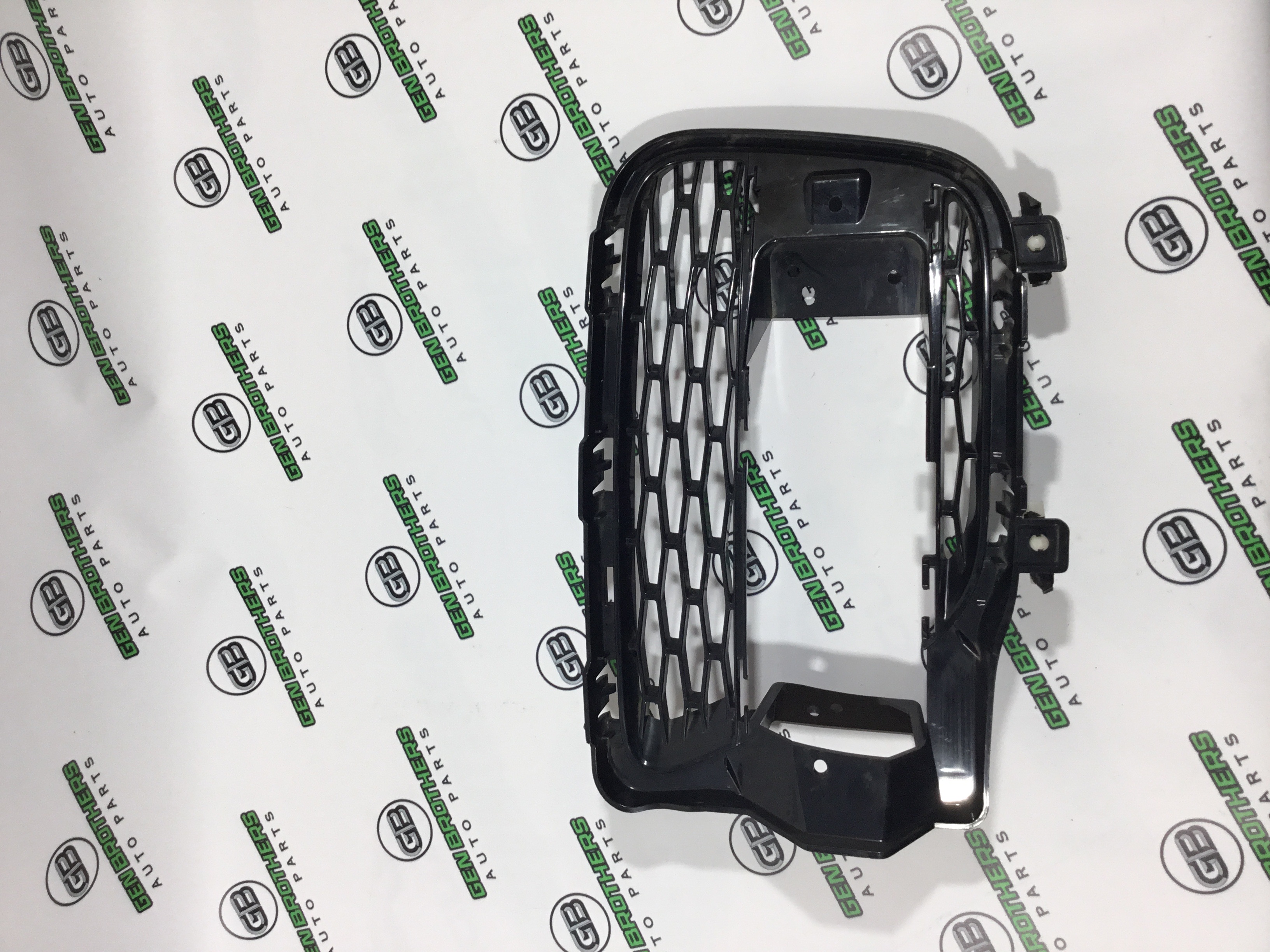 Заглушка, вставка решітка в бампер