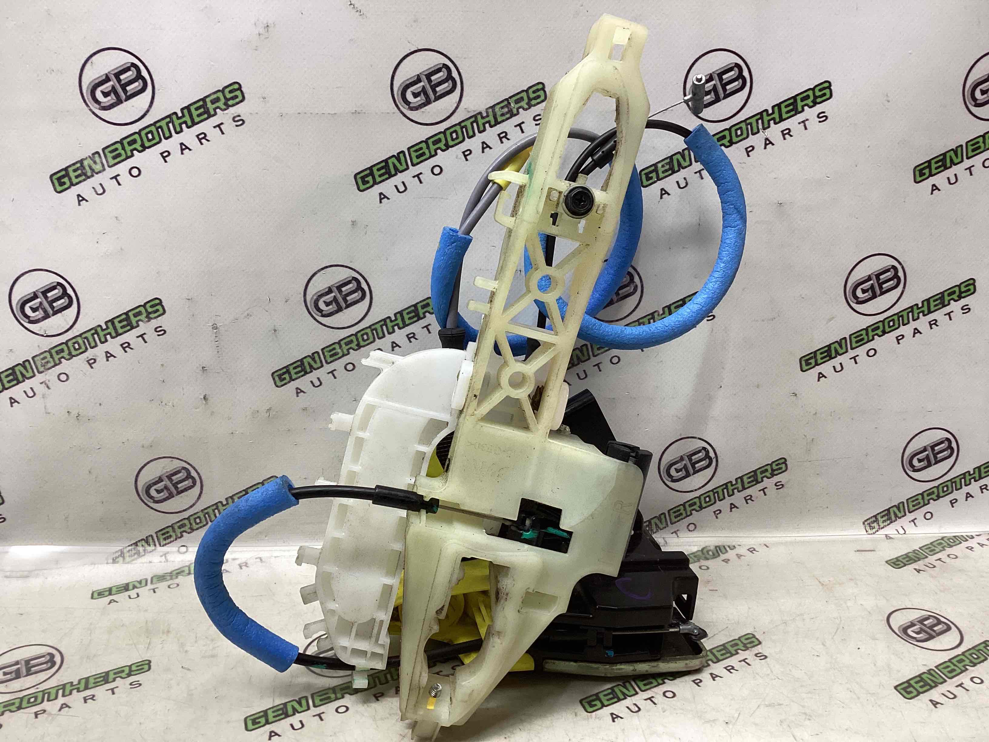 Замок дверей передньої правої