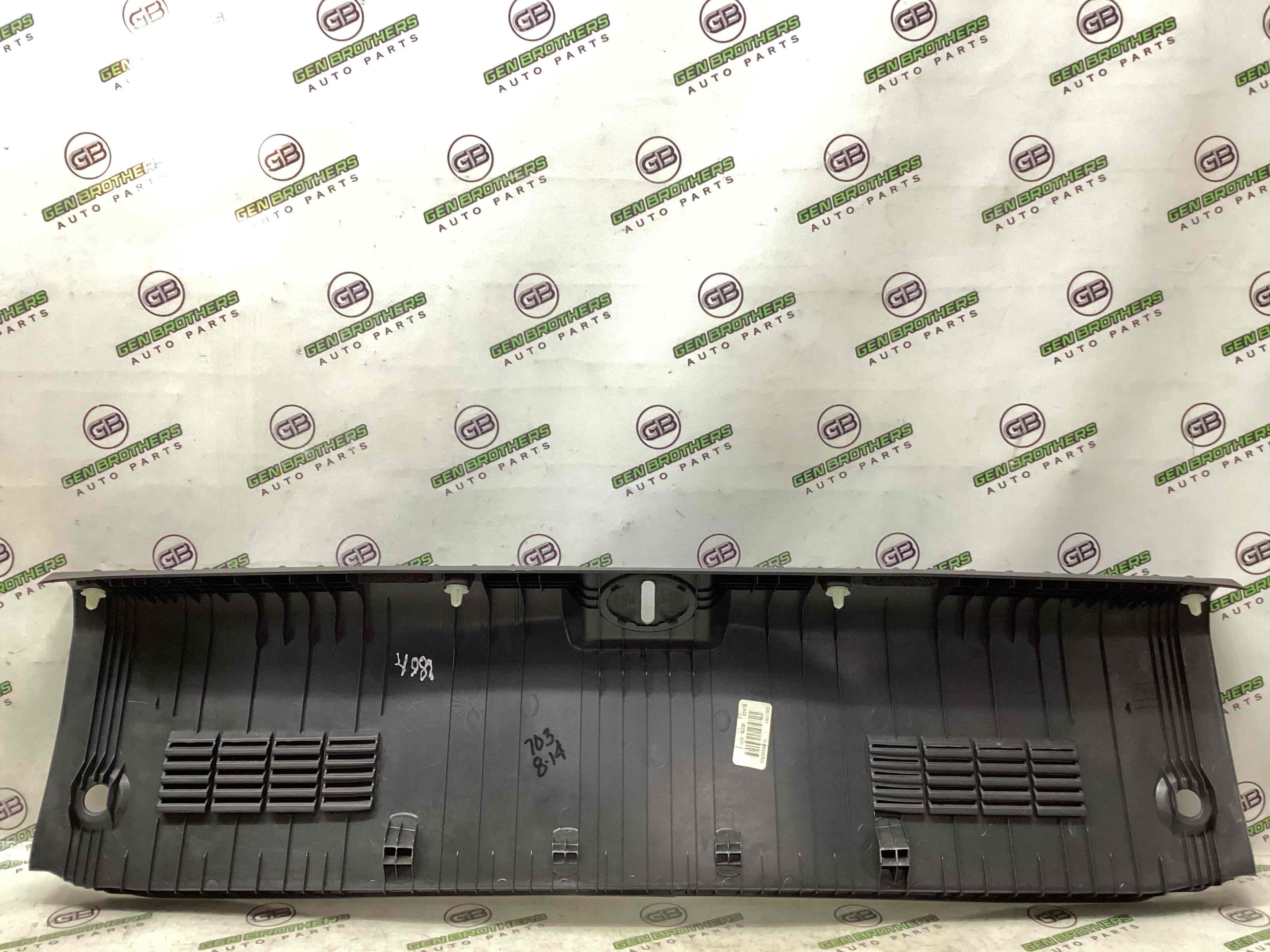 Елементи оздоблення багажника