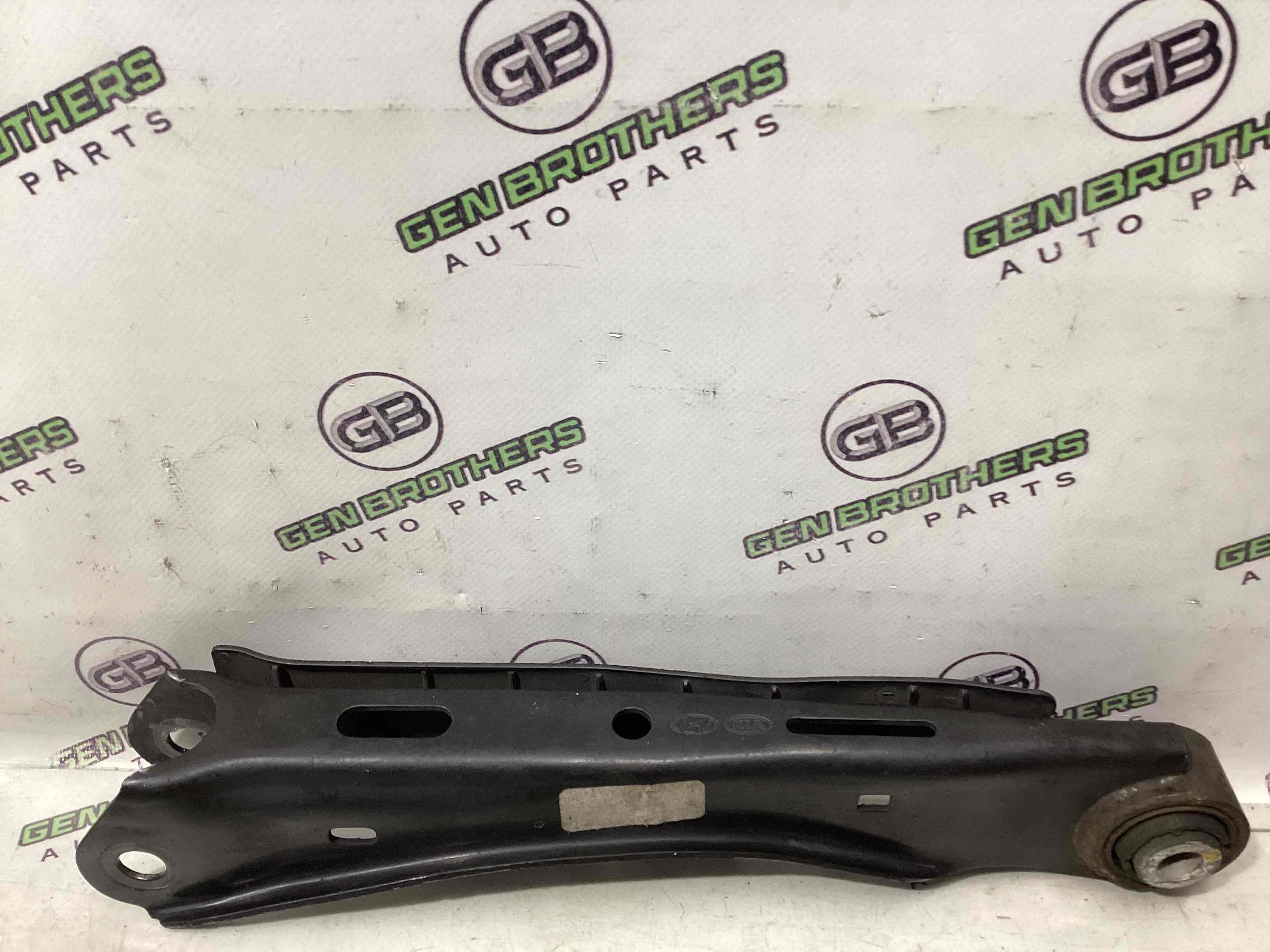 Важіль задній правий