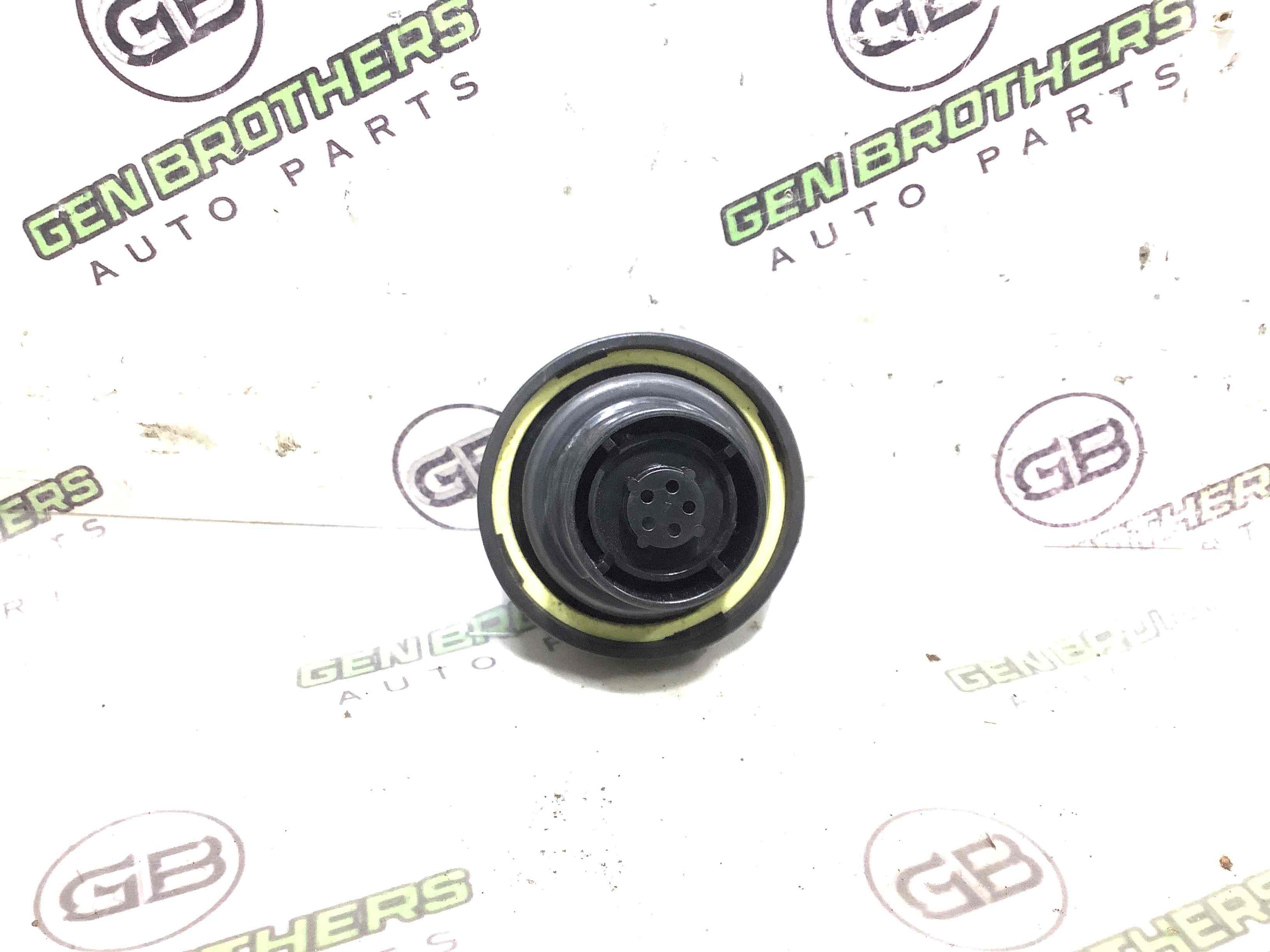 Корок бака, кришка заливної горловини, дотяжка