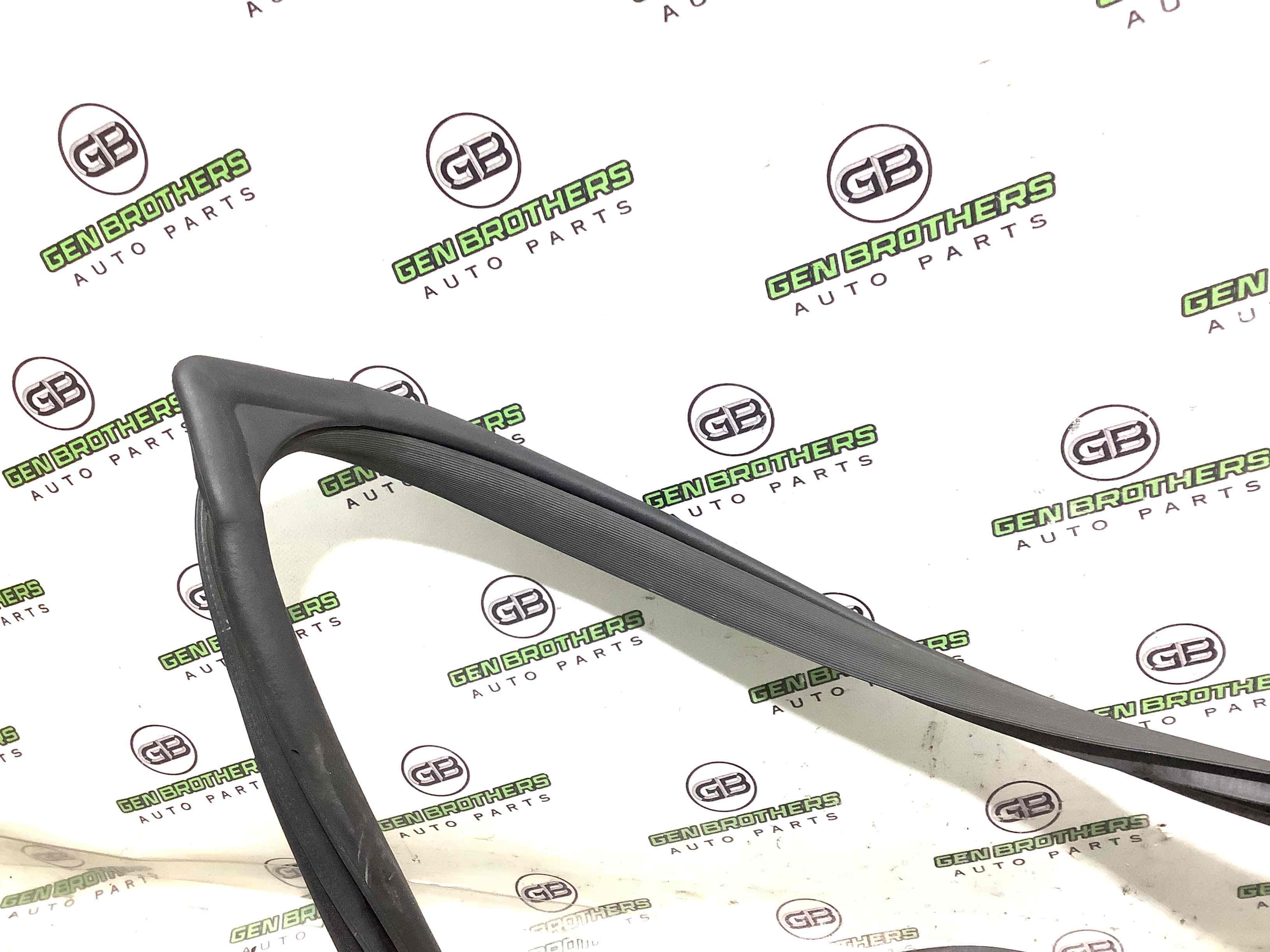 Ущільнювач скла, двері