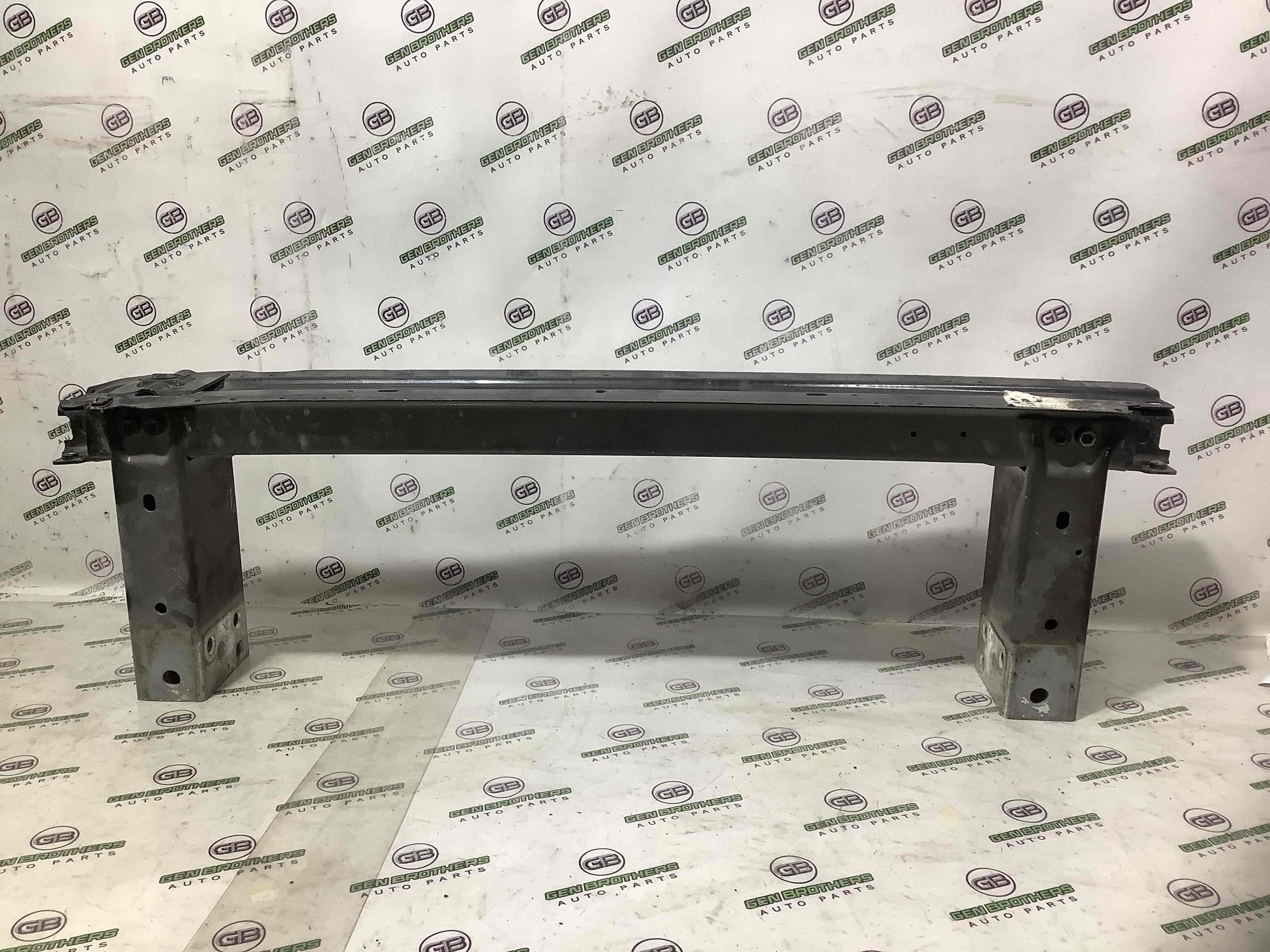 Підсилювач бампера переднього