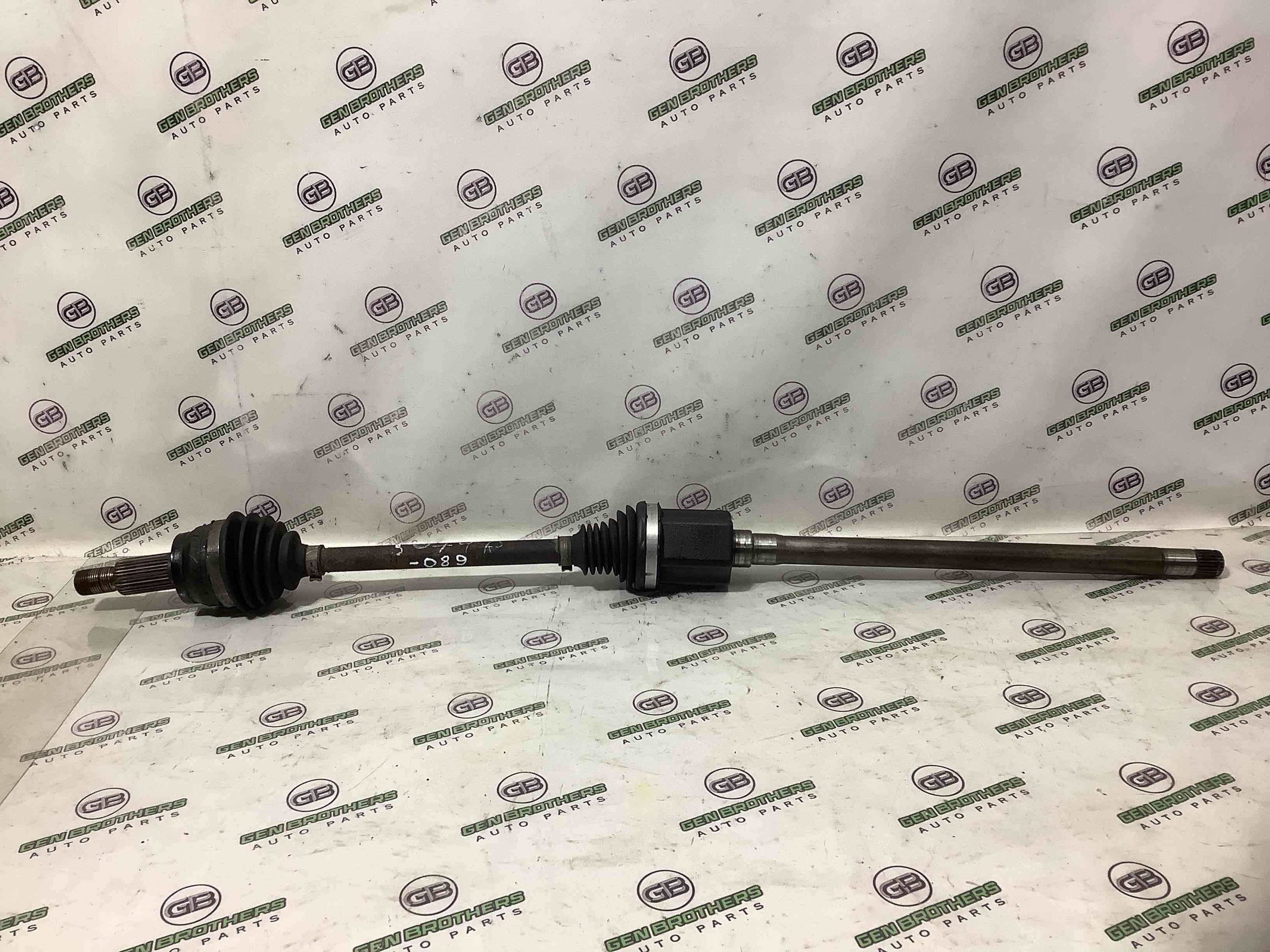 Піввісь передня права (привідний вал, ШРУС)