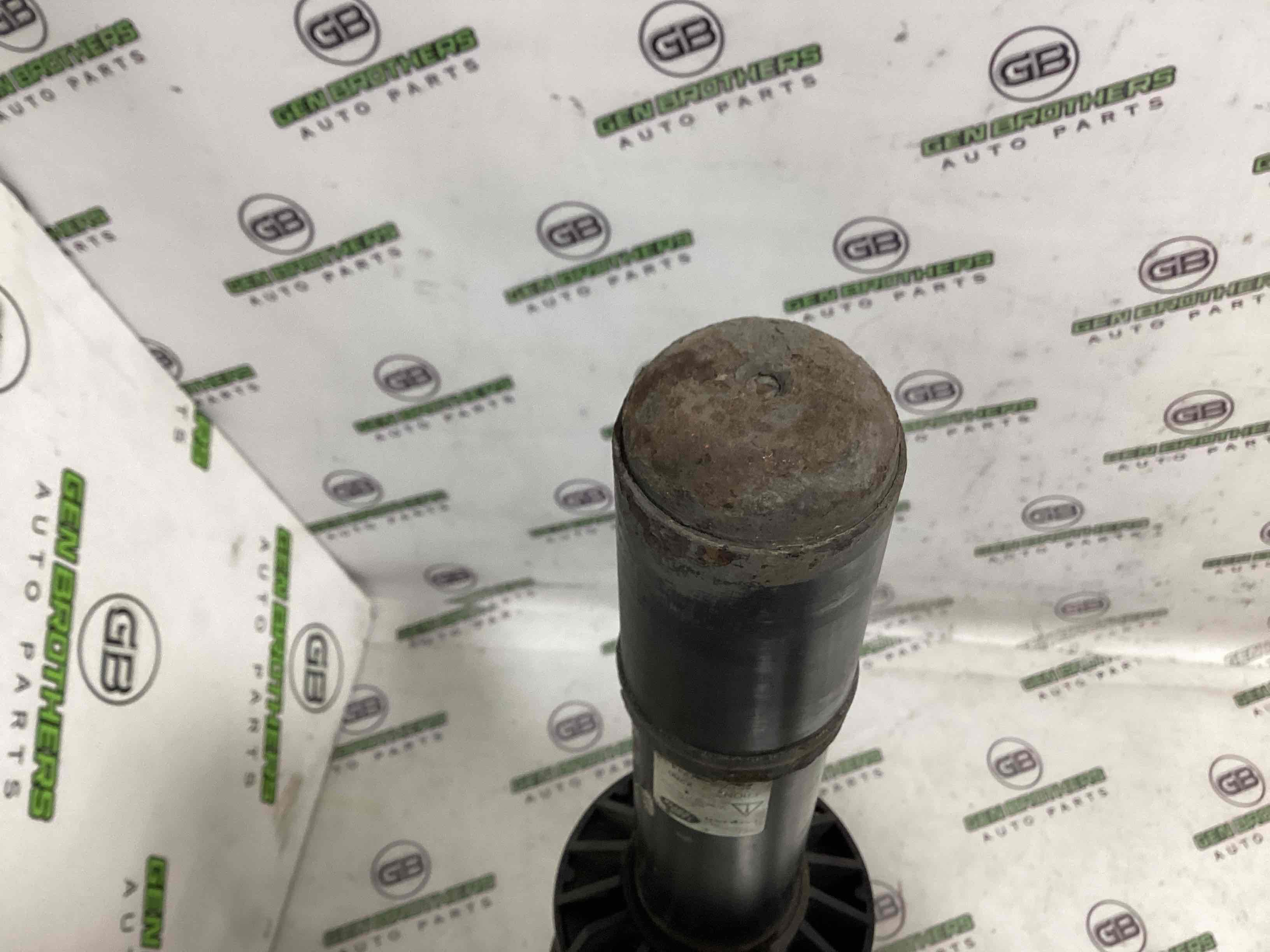 Амортизатор передній правий