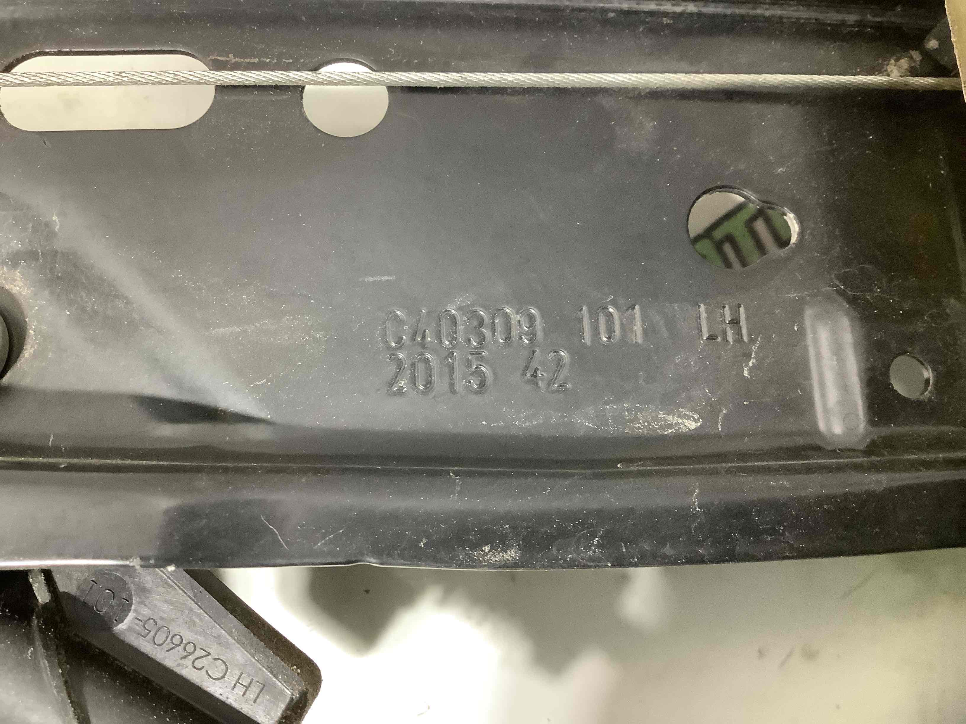 Склопідйомник задній лівий