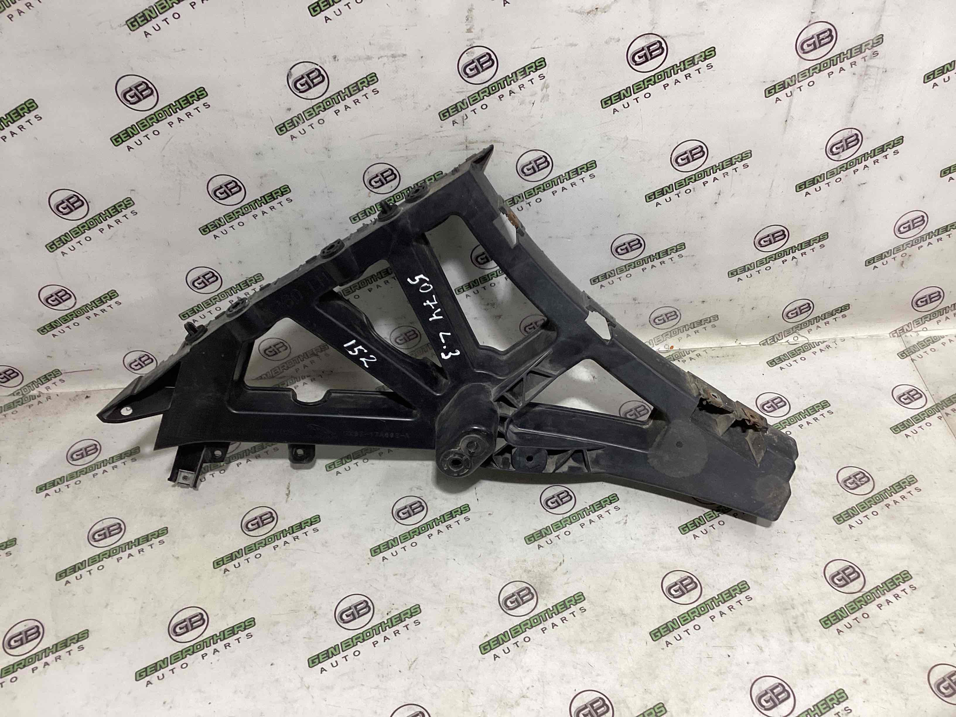 Кріплення заднього бампера ліве