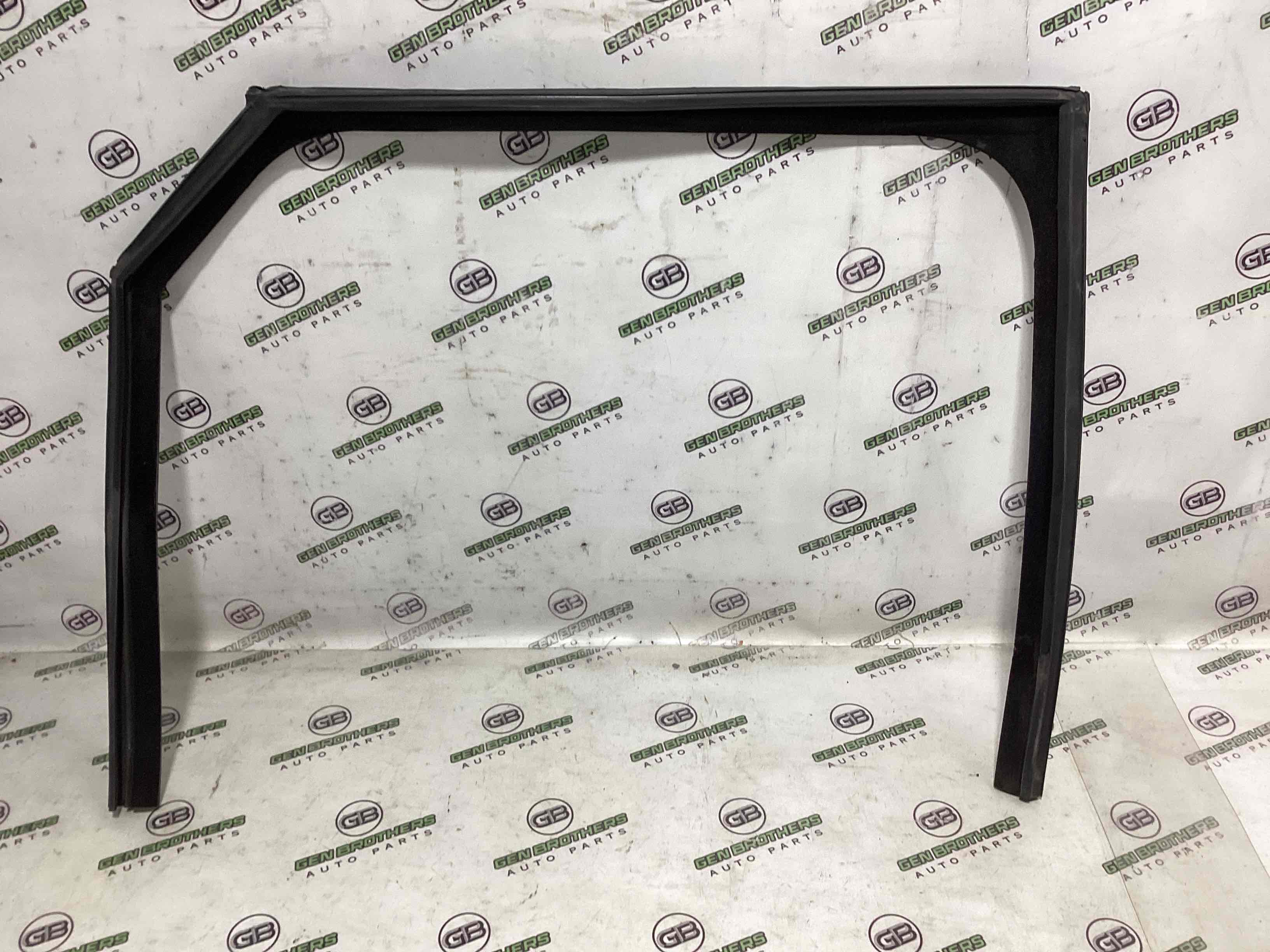 Ущільнювач скла, двері