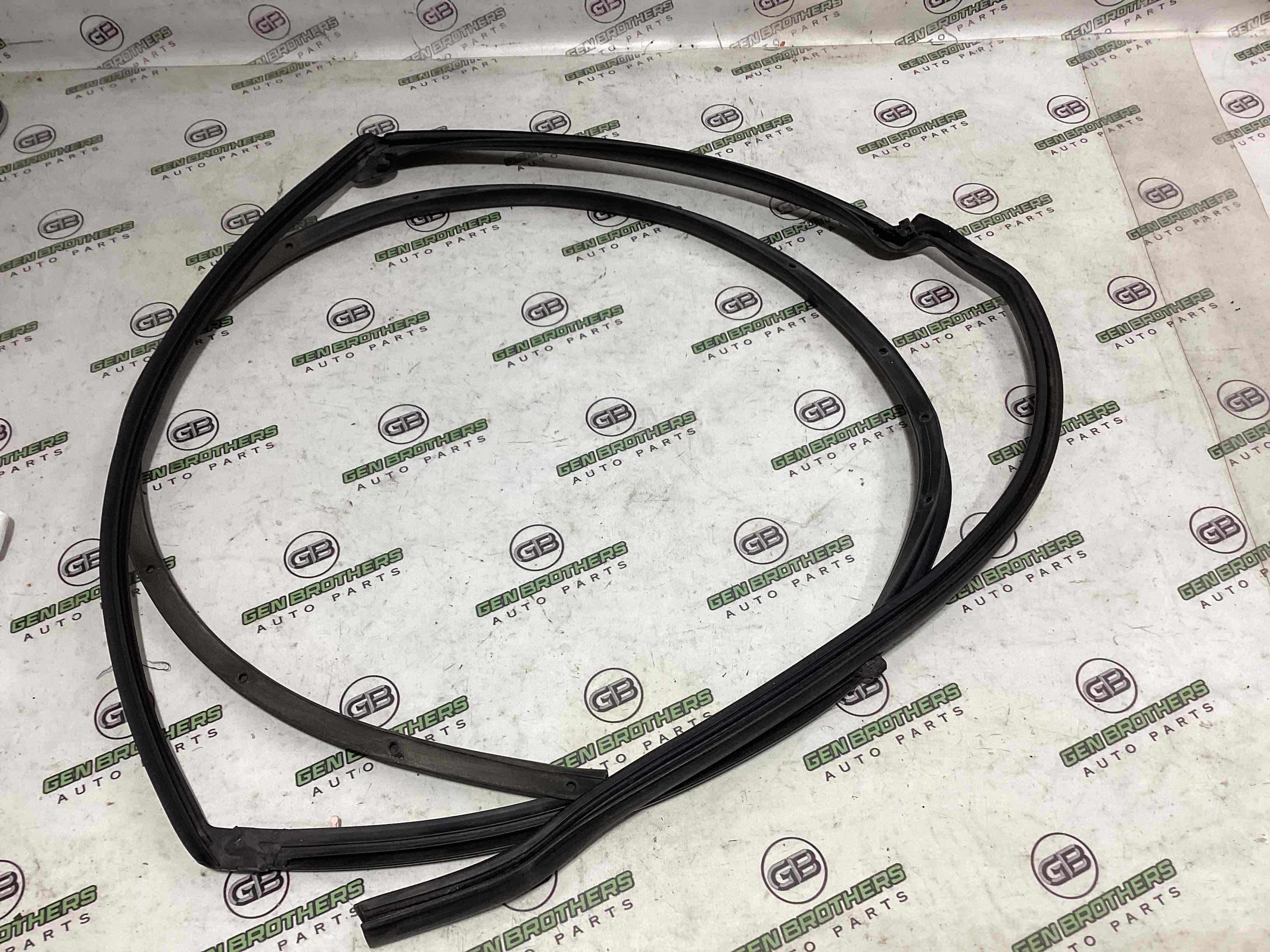 Ущільнювач скла, двері