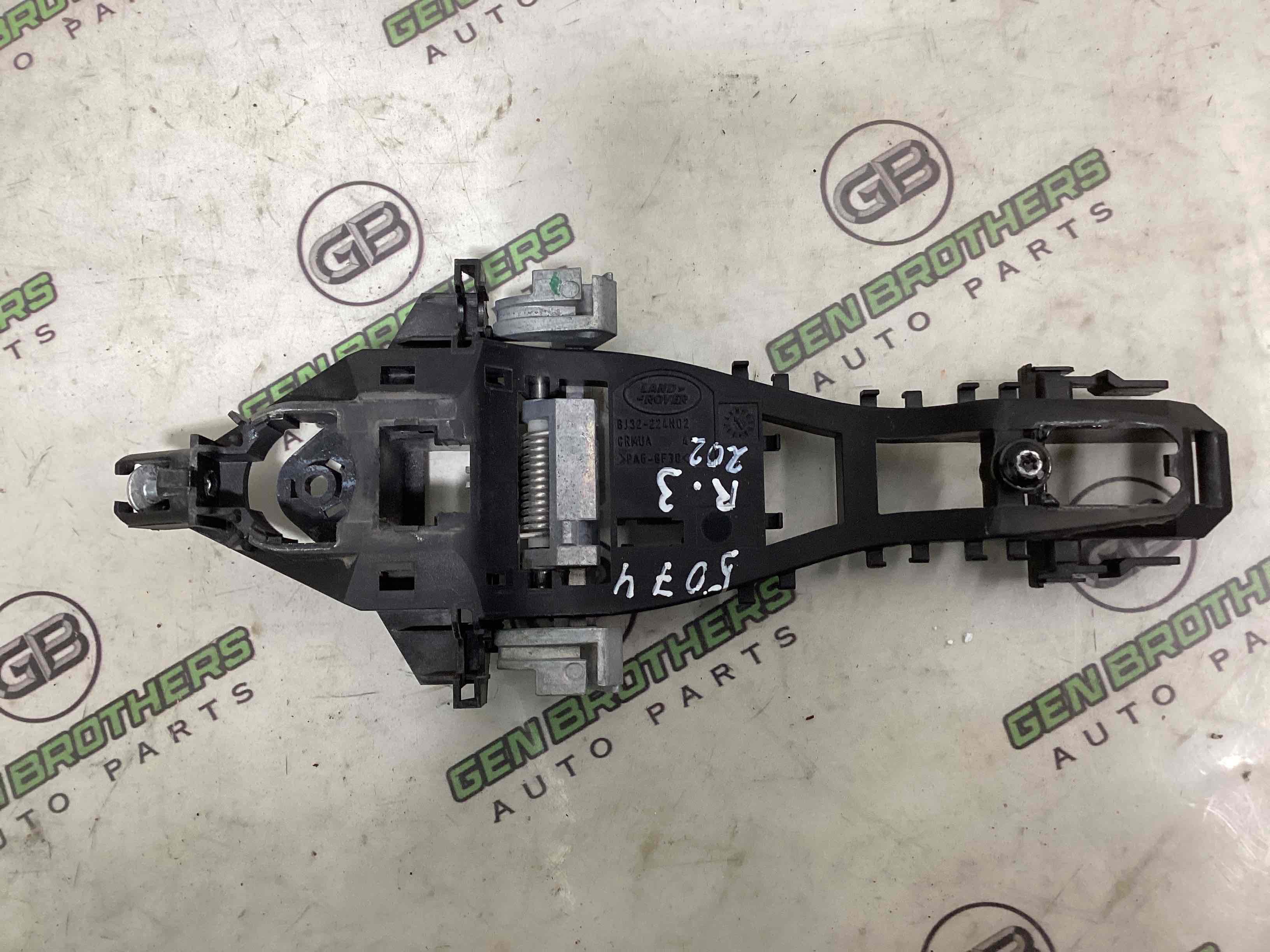 Кронштейн ручки дверей