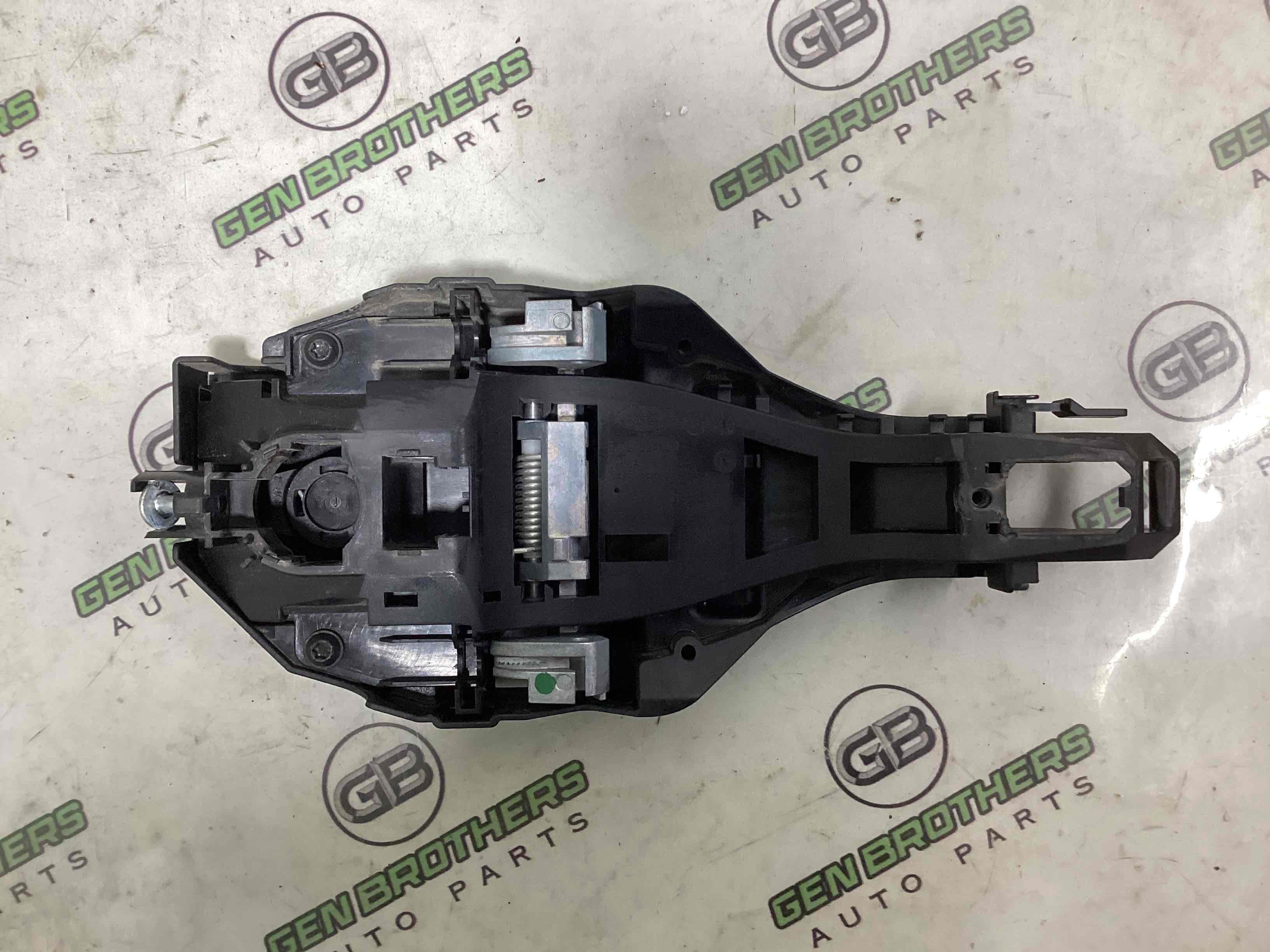 Кронштейн ручки дверей