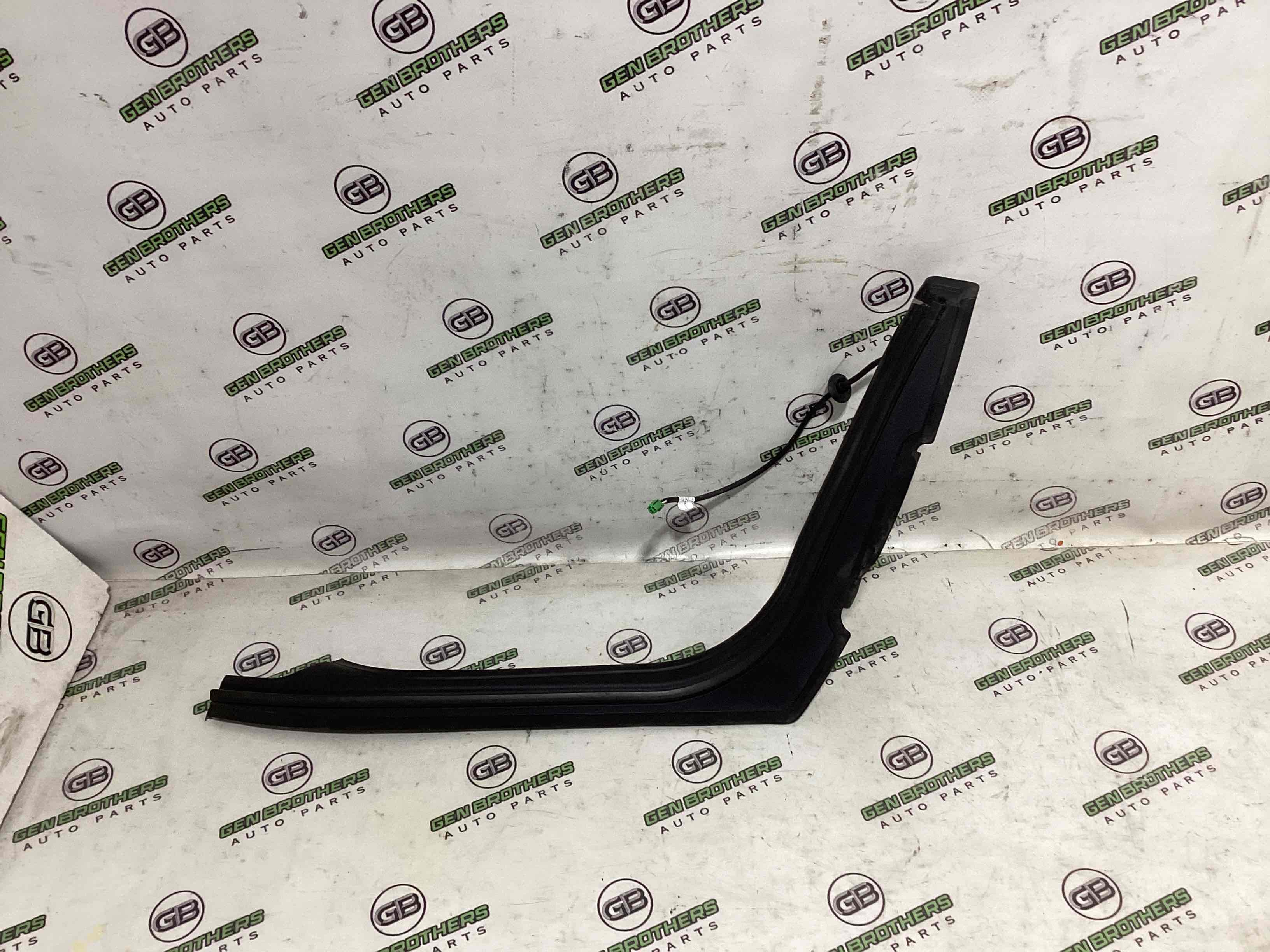 Елементи оздоблення багажника