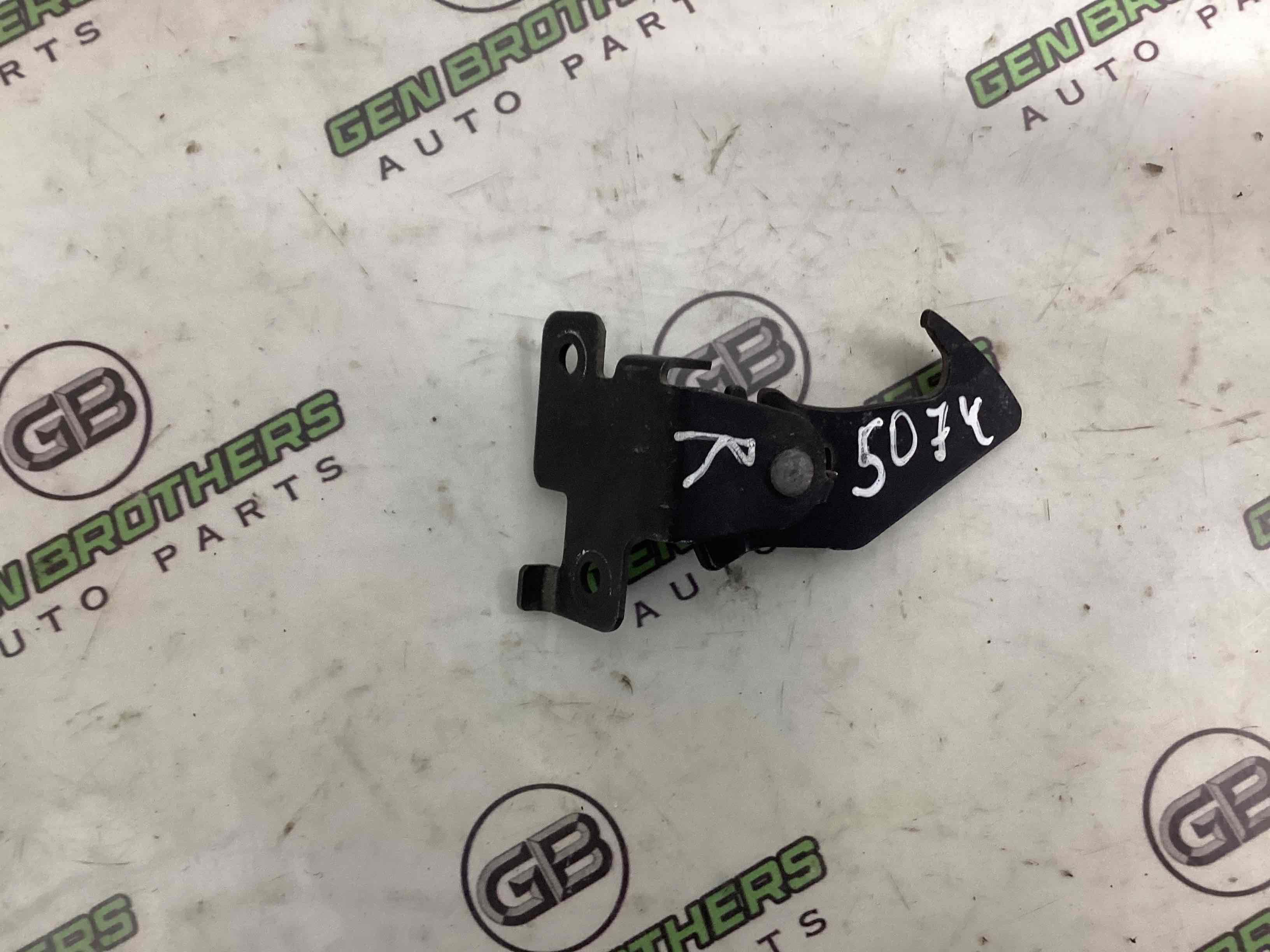 Замок капота, трос капота