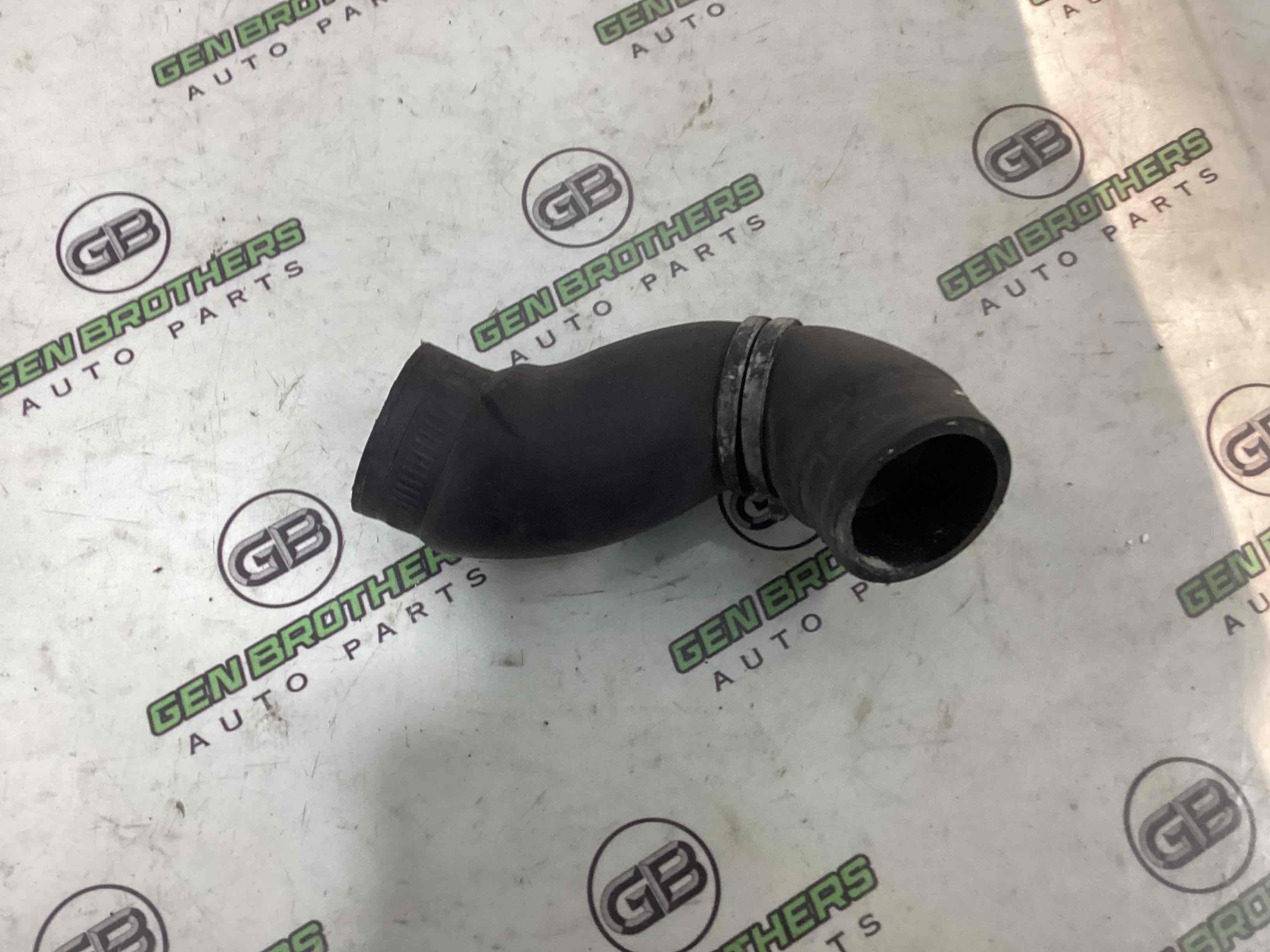 Патрубок трубопровід, шланг