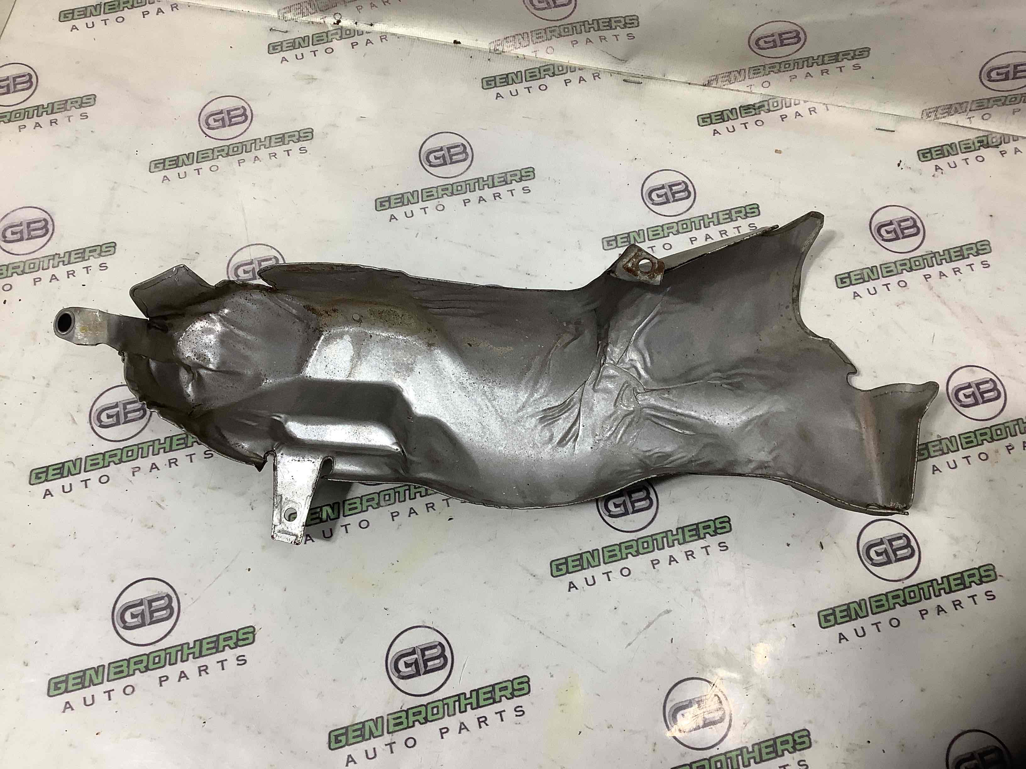 Теплоекран, пластикові ізолятори