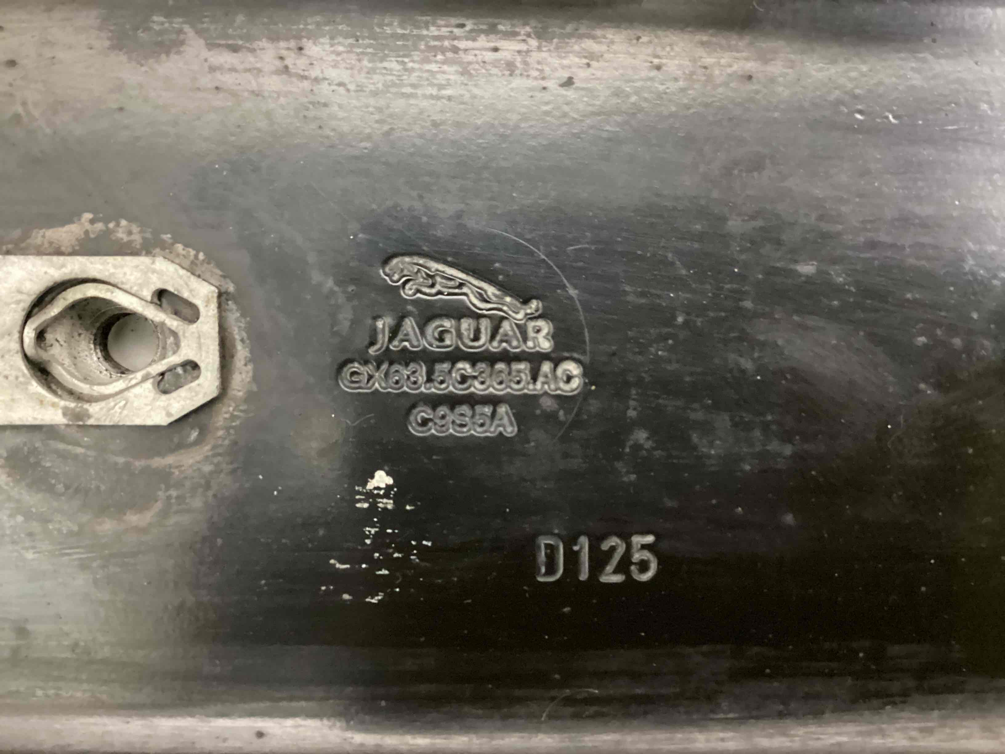 Кронштейн заднього підрамника