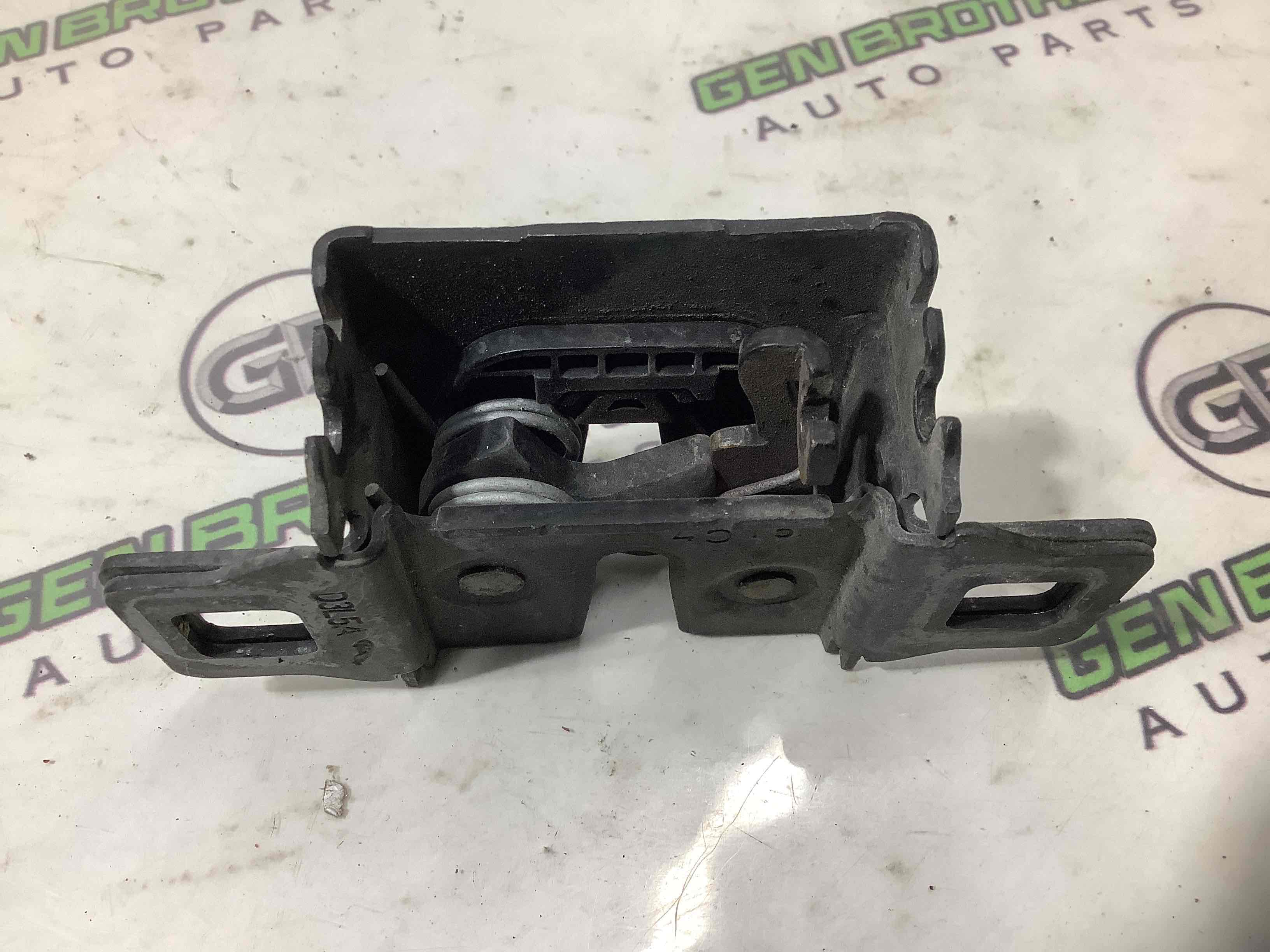 Замок капота, трос капота