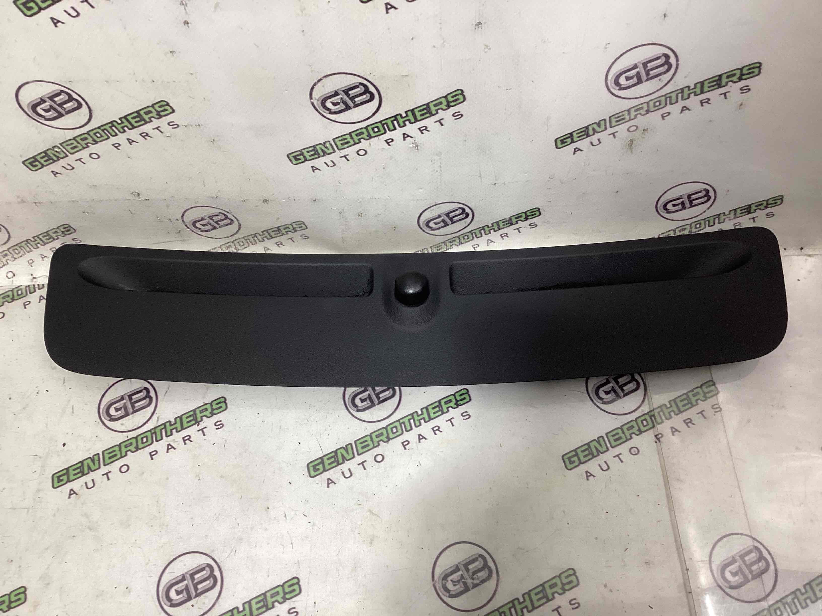 Обшивка панелі приладів торпедо