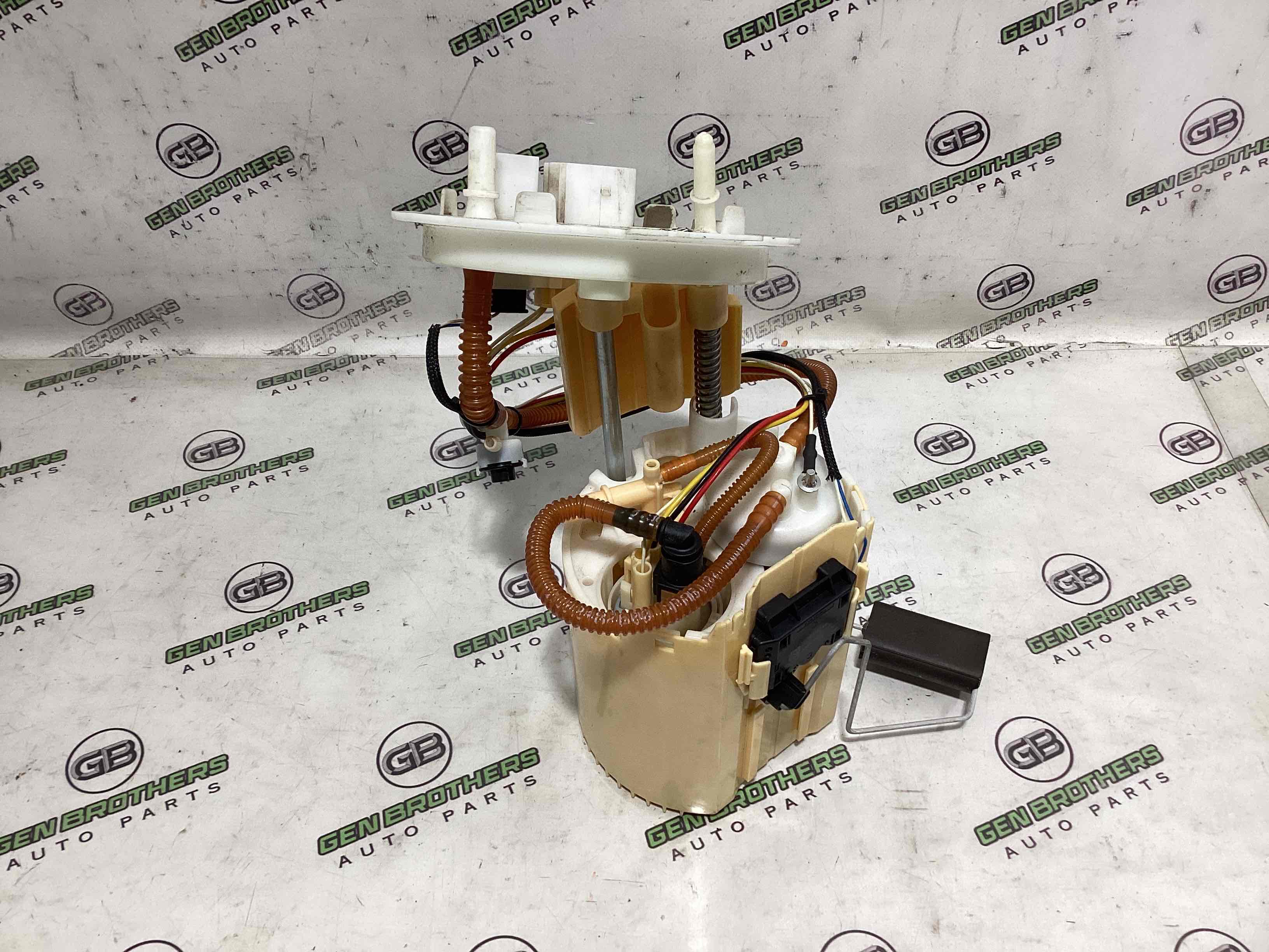 Насос паливний