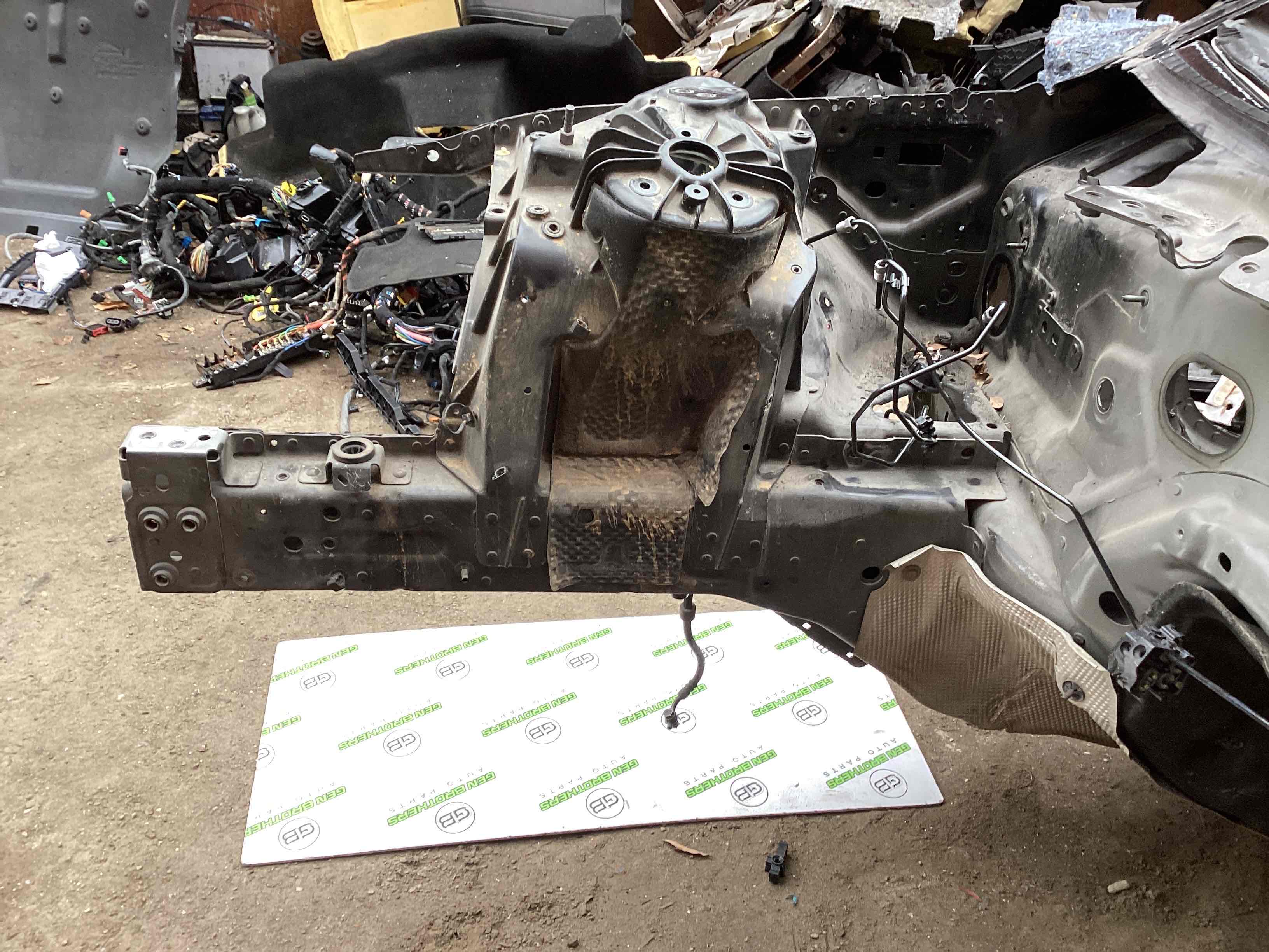 Чверть передня права