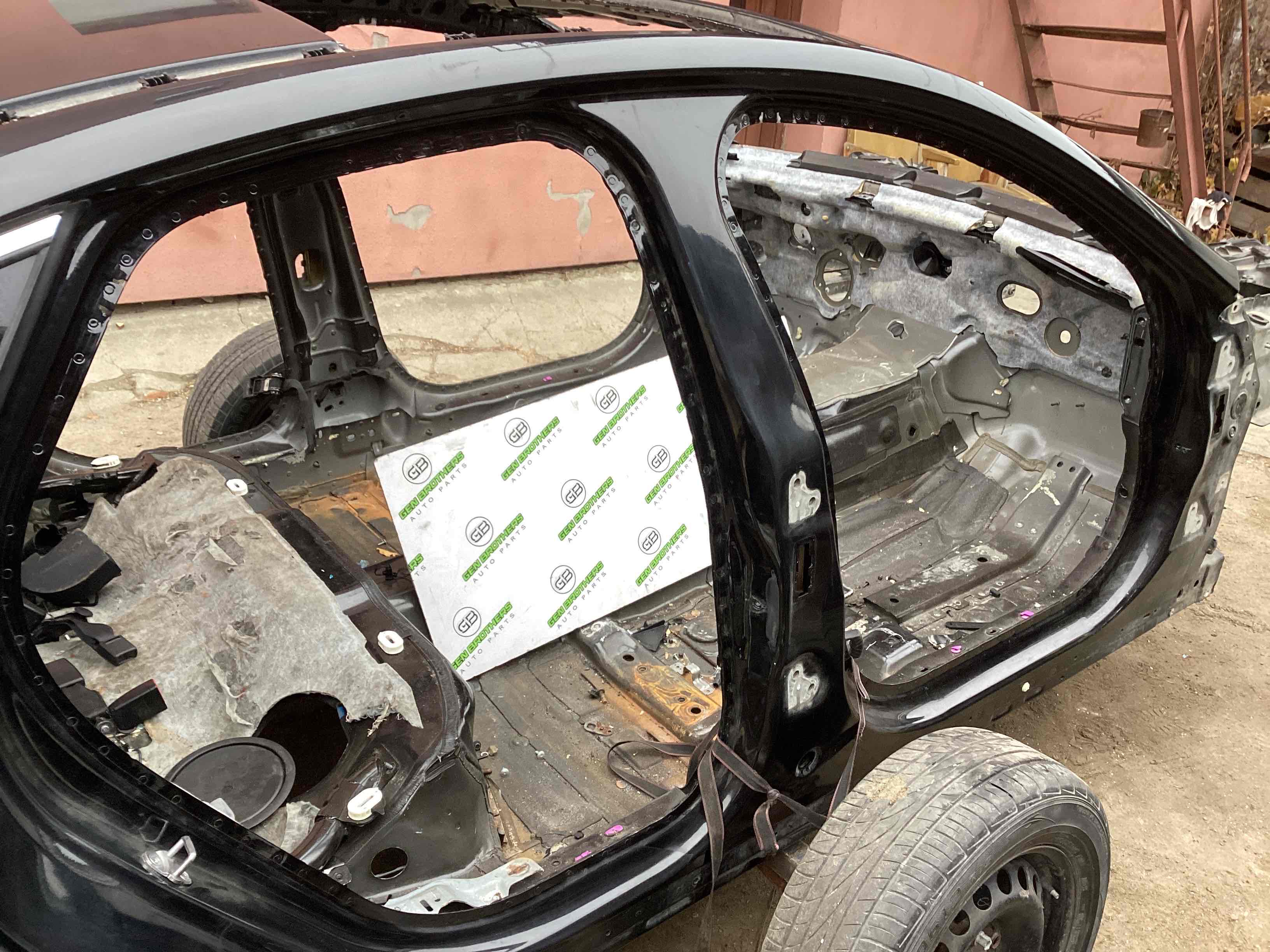 Стійки кузова та пороги