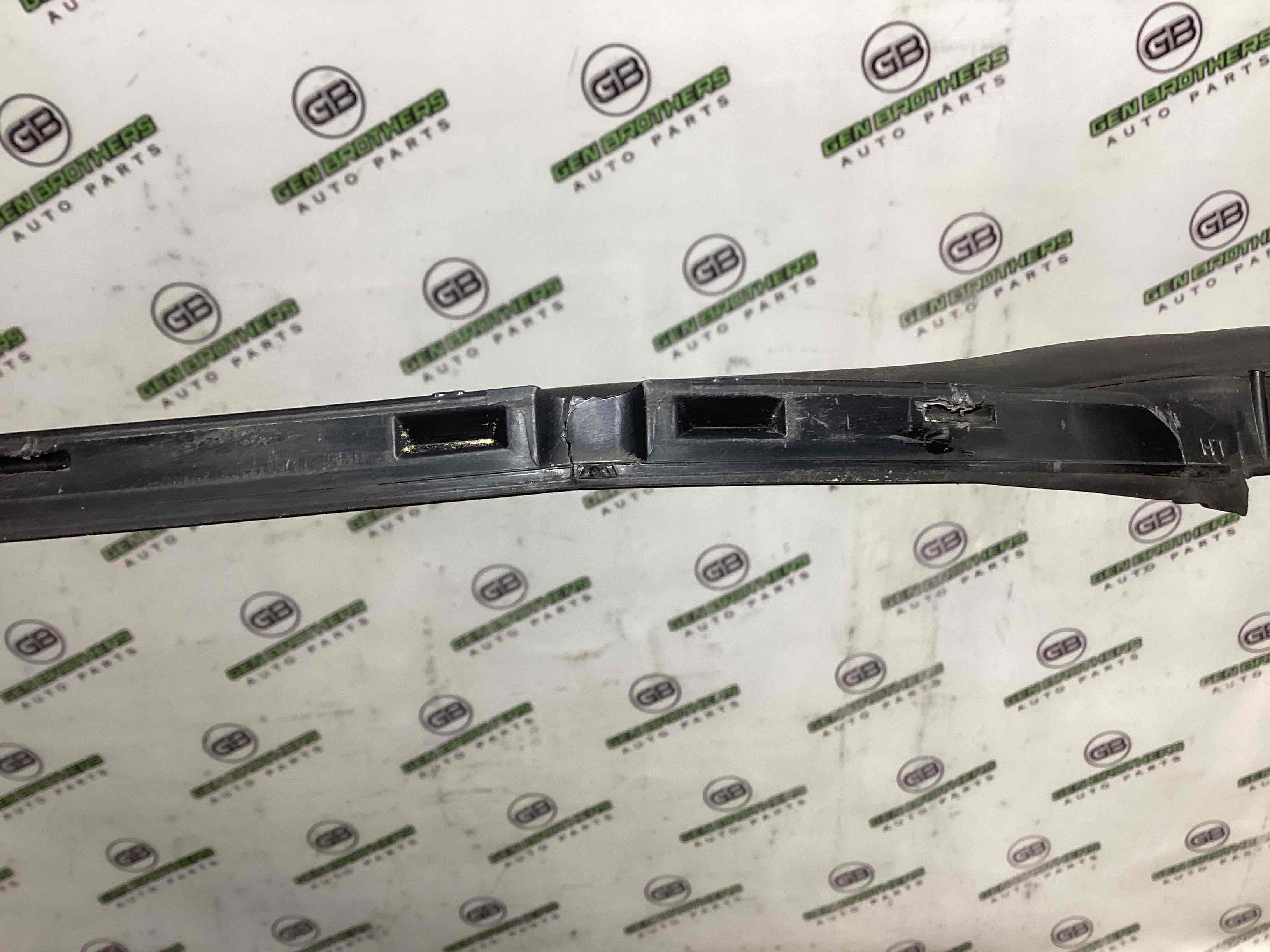 Молдинг лобового скла