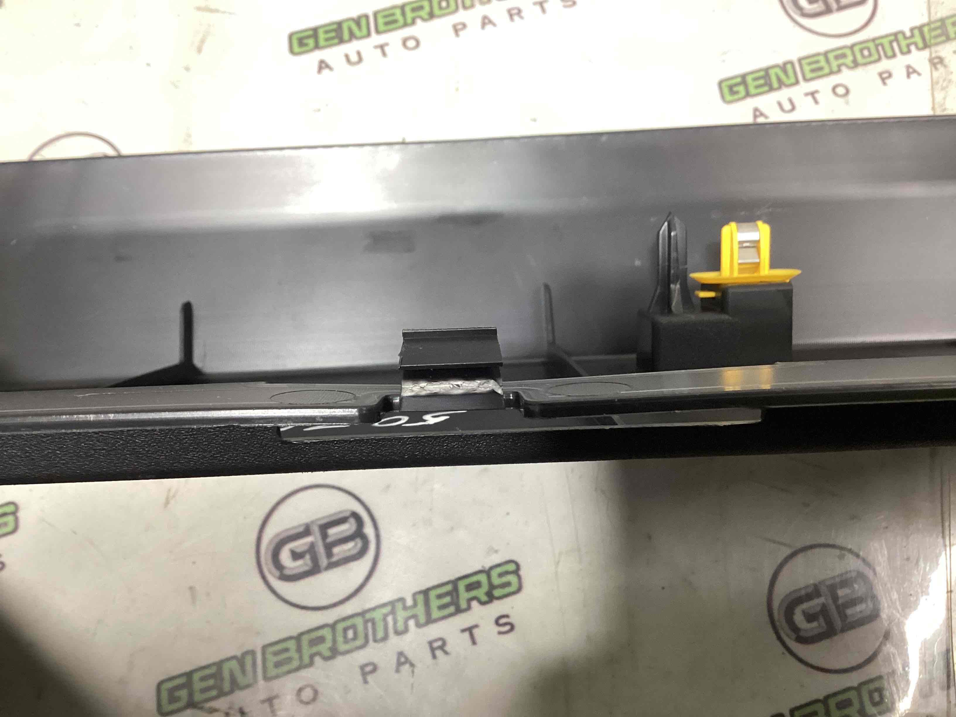 Елементи оздоблення багажника