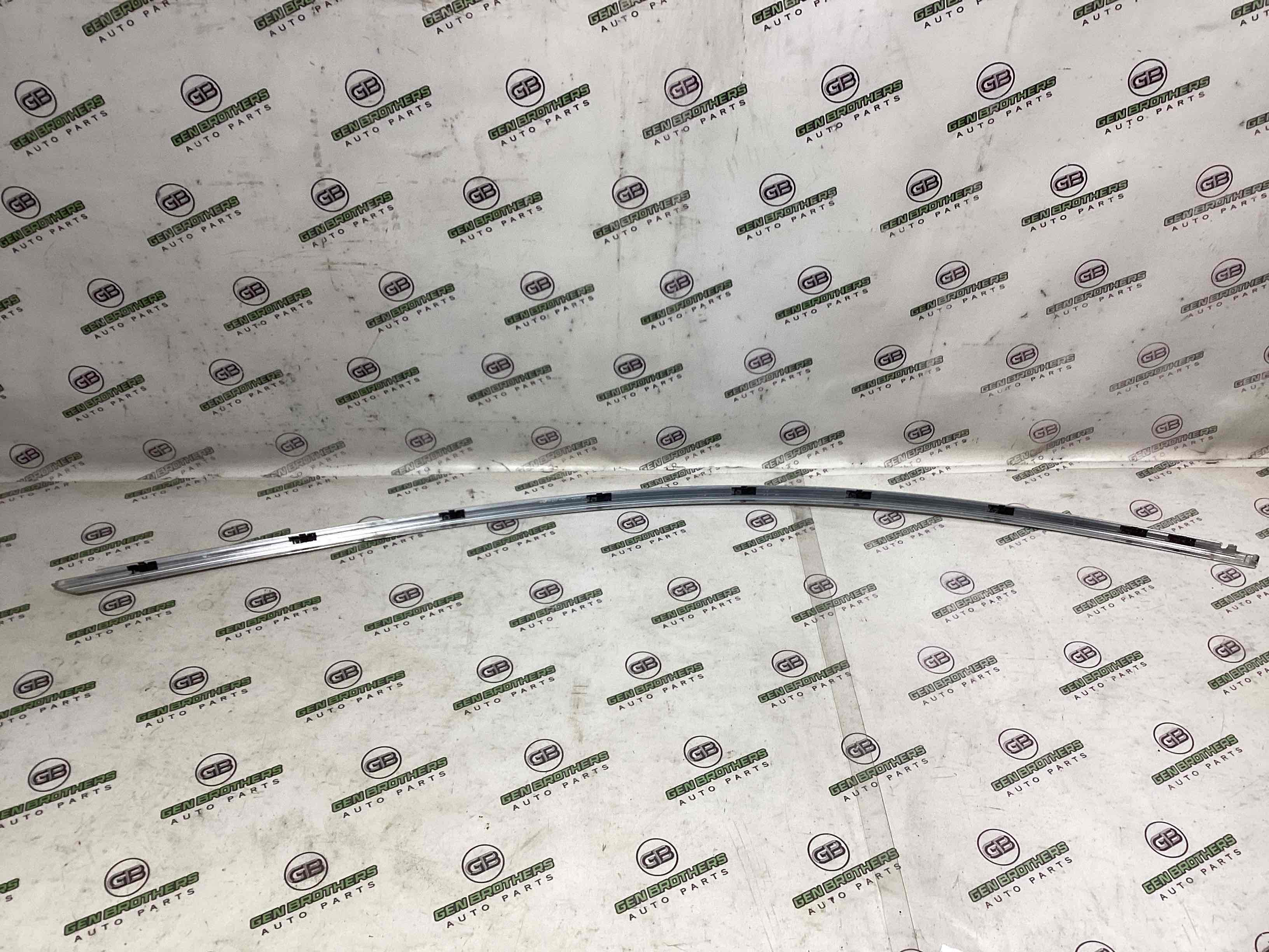 Молдинг двері передньої правої