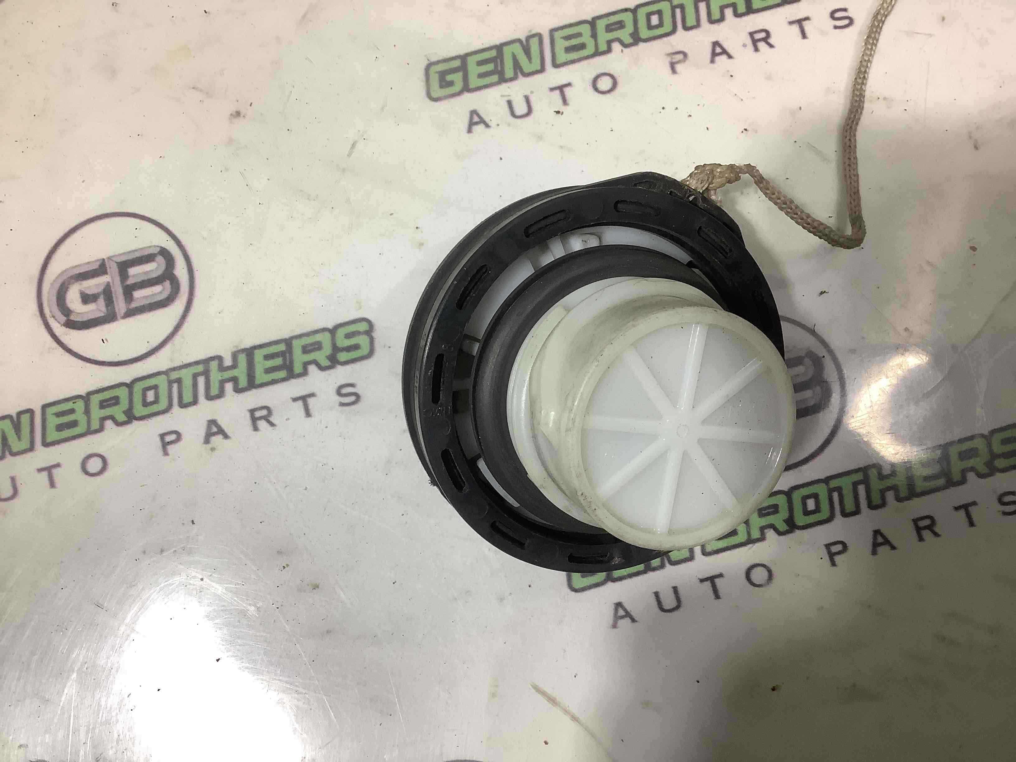 Корок бака, кришка заливної горловини, дотяжка