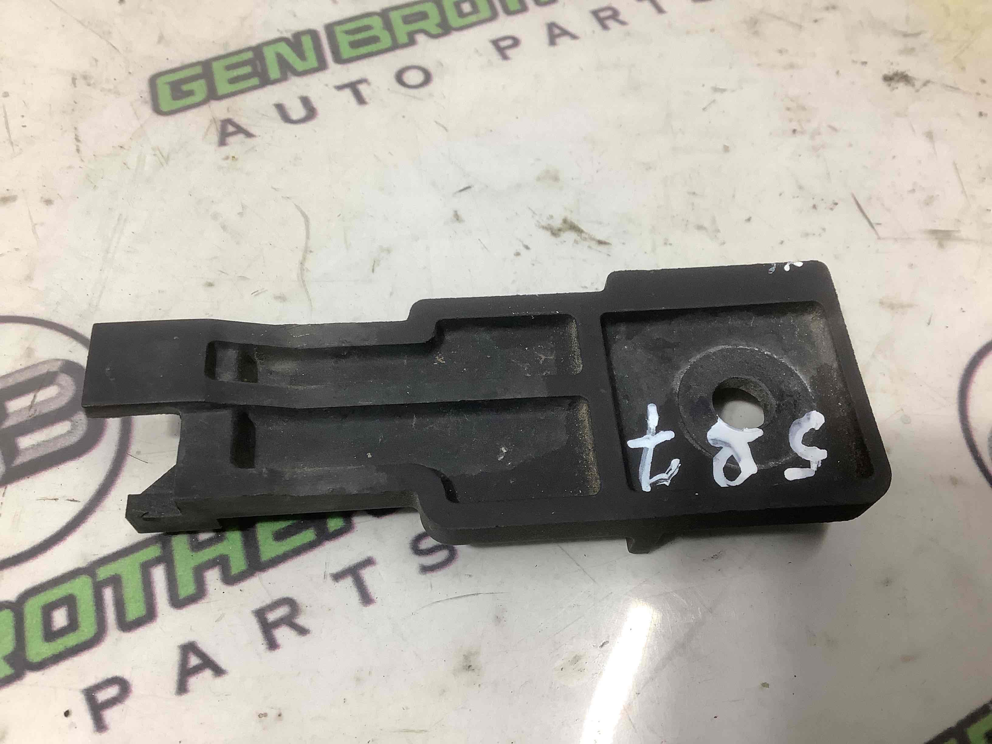 Опора радіатора, кріплення, кронштейн, ущільнювач радіатора