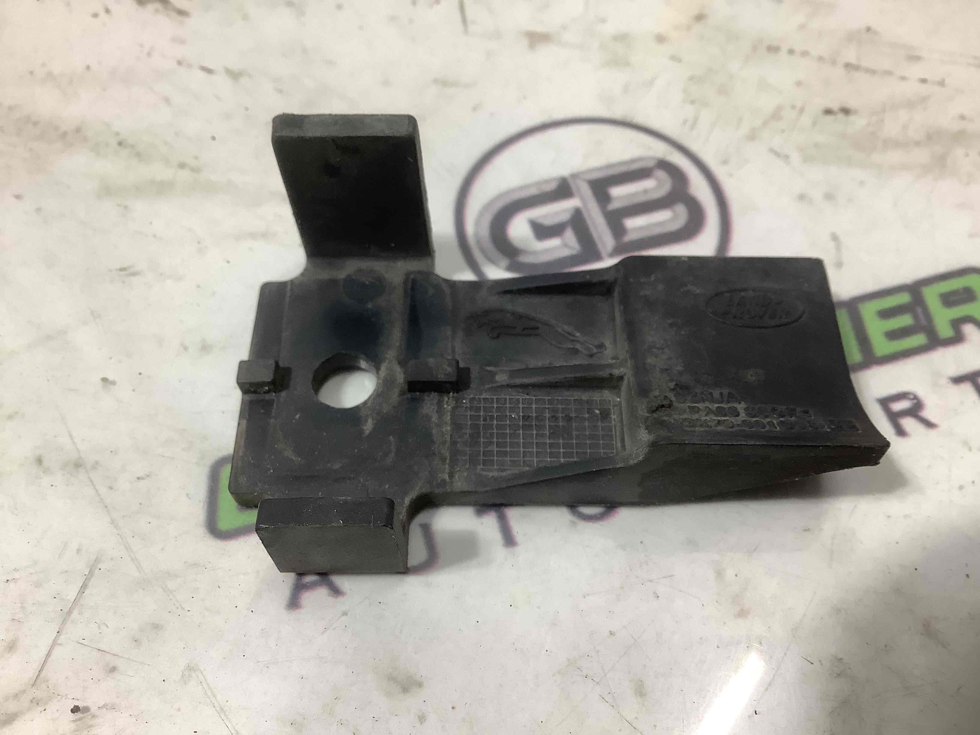 Опора радіатора, кріплення, кронштейн, ущільнювач радіатора