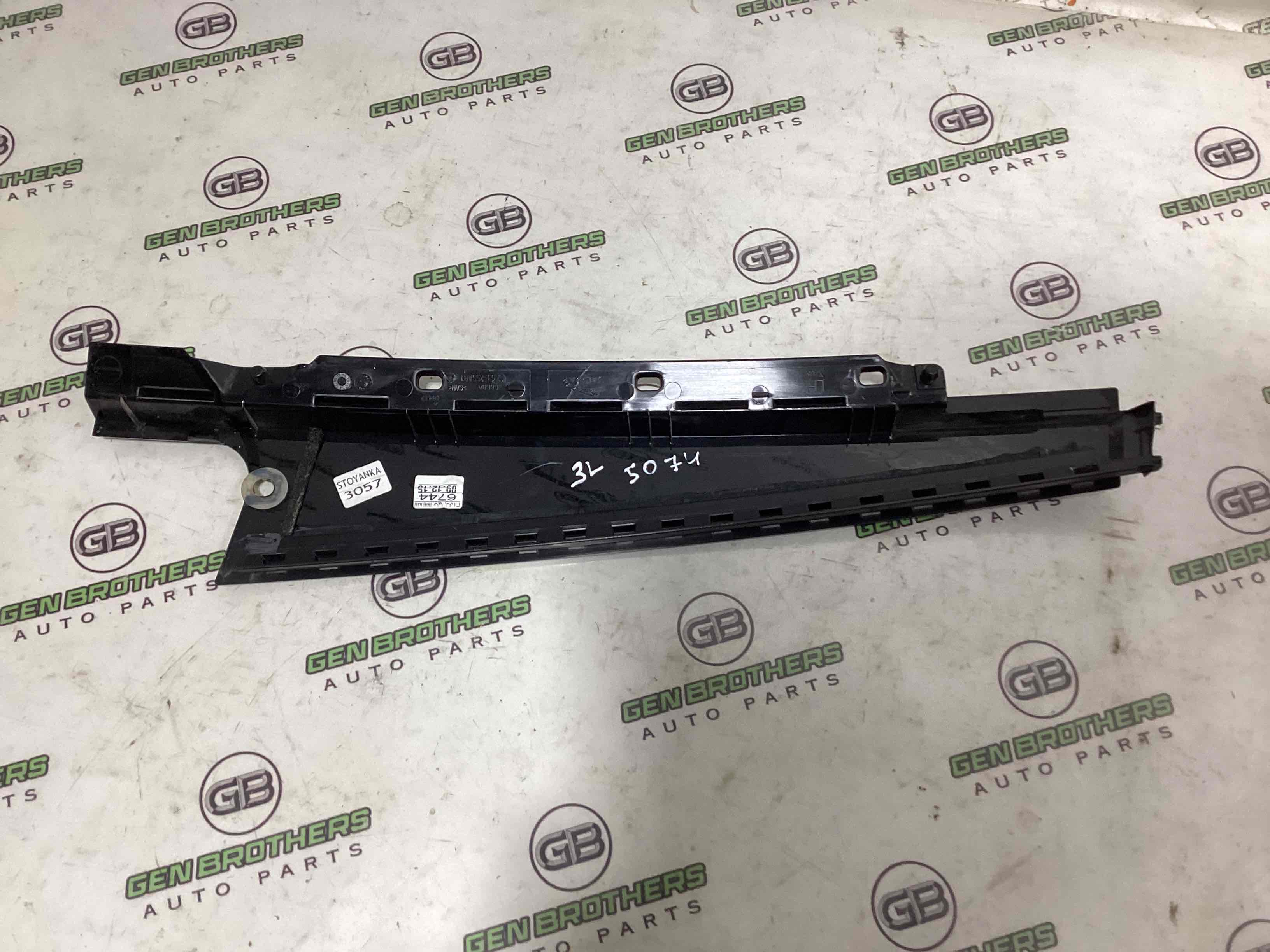 Молдинг двері задньої лівої