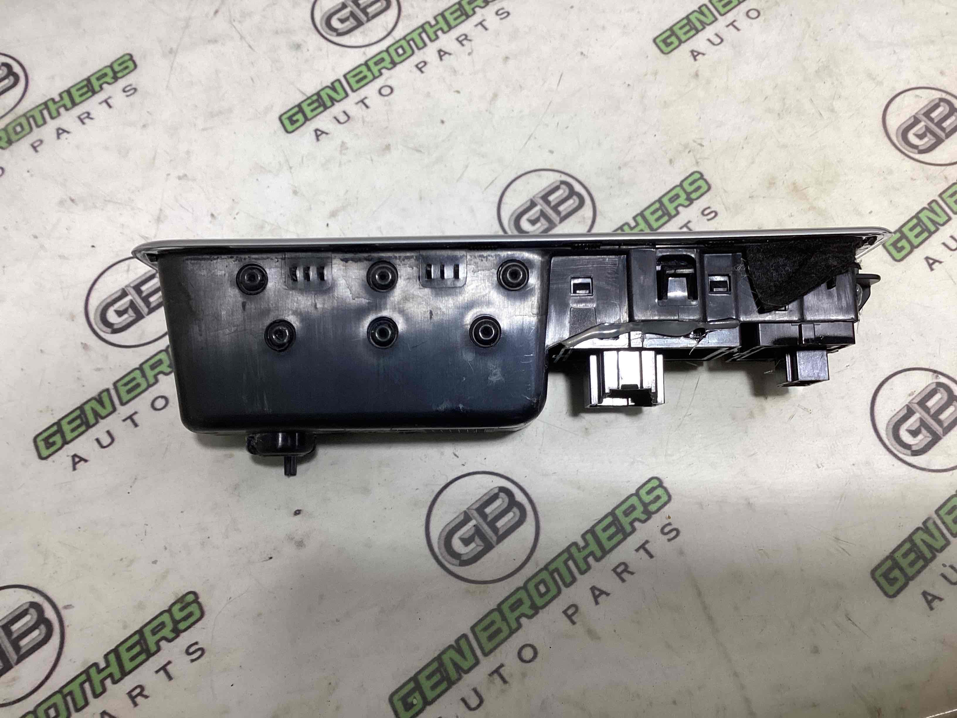 Обшивка дверей та карт