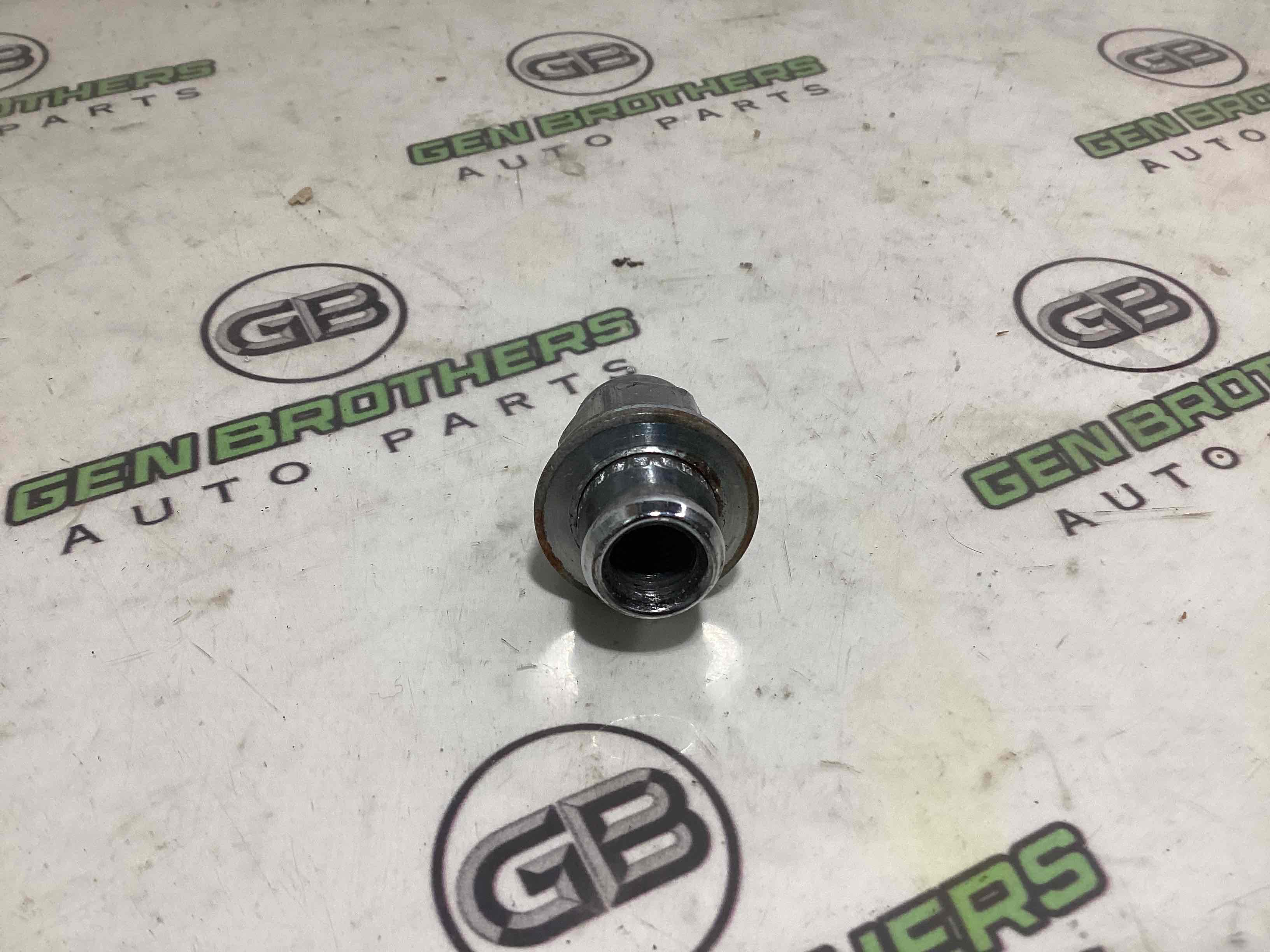 Колісні болти, гайки